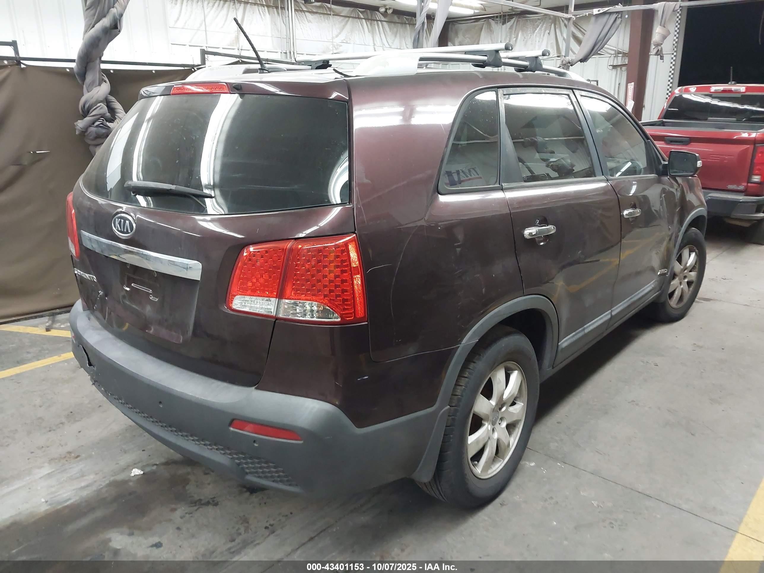 2012 Kia Sorento VIN 5XYKTDA68CG278816 IAAI salvage auction — Side, Salvage (Arizona), sold $1,250 on 2026-07-07 (photo 4)