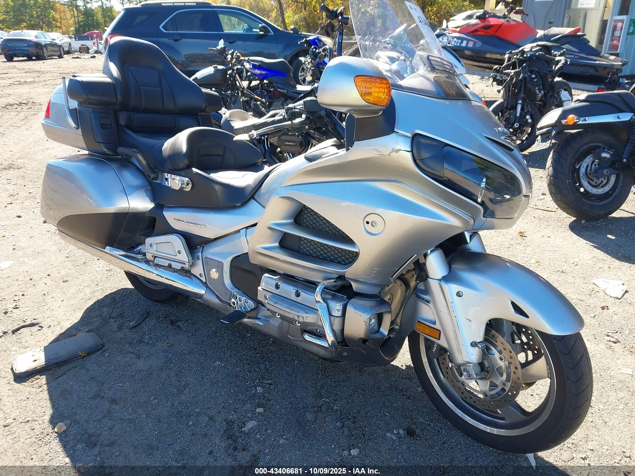 2015 Honda GL1800 VIN JH2SC68N7FK100328 — IAAI salvage auction photo
