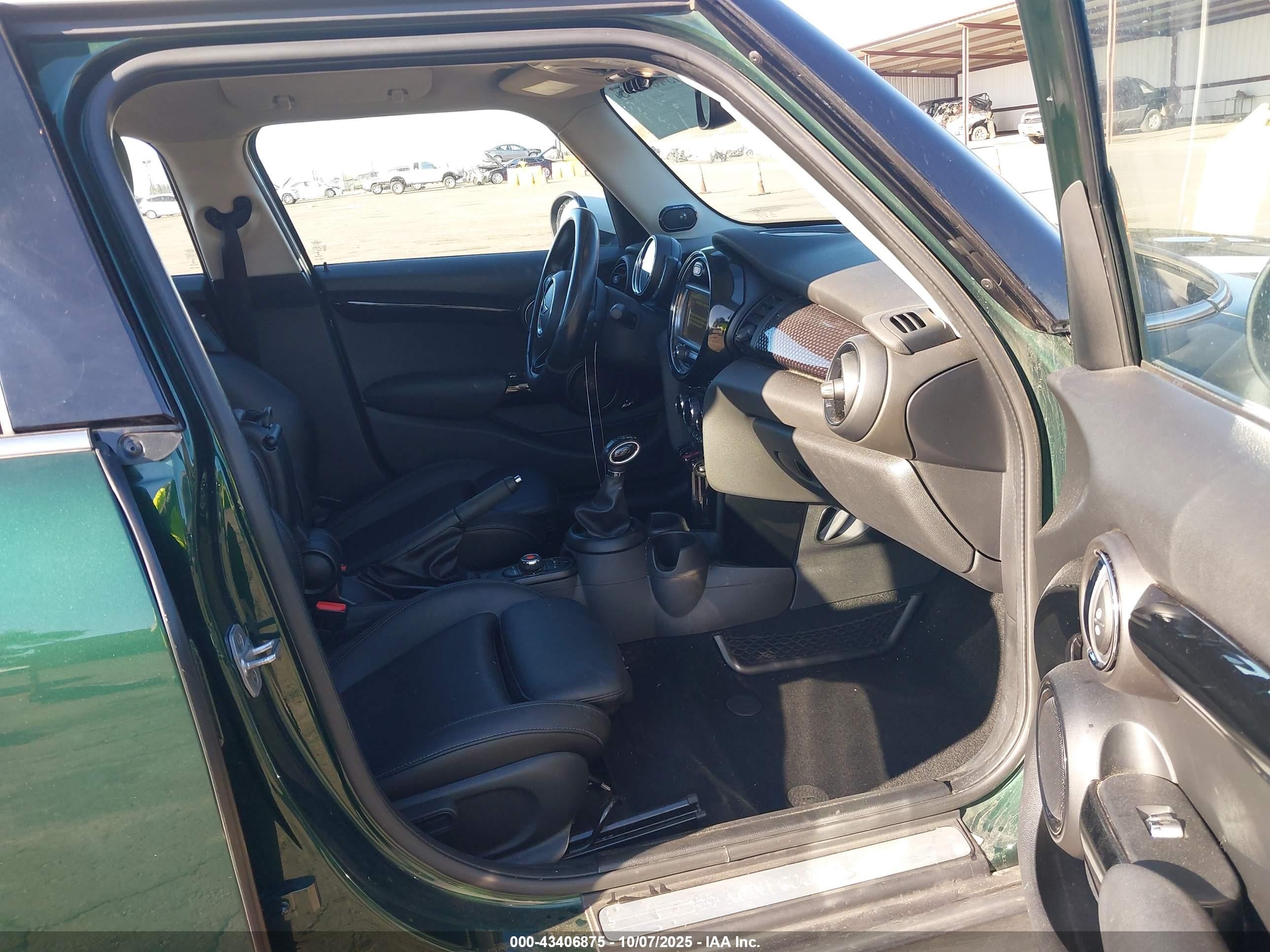 2018 Mini Cooper VIN WMWXU3C5XJ2F50808 IAAI salvage auction — Unknown, Salvage (California), sold $3,650 on 2025-11-19 (photo 5)
