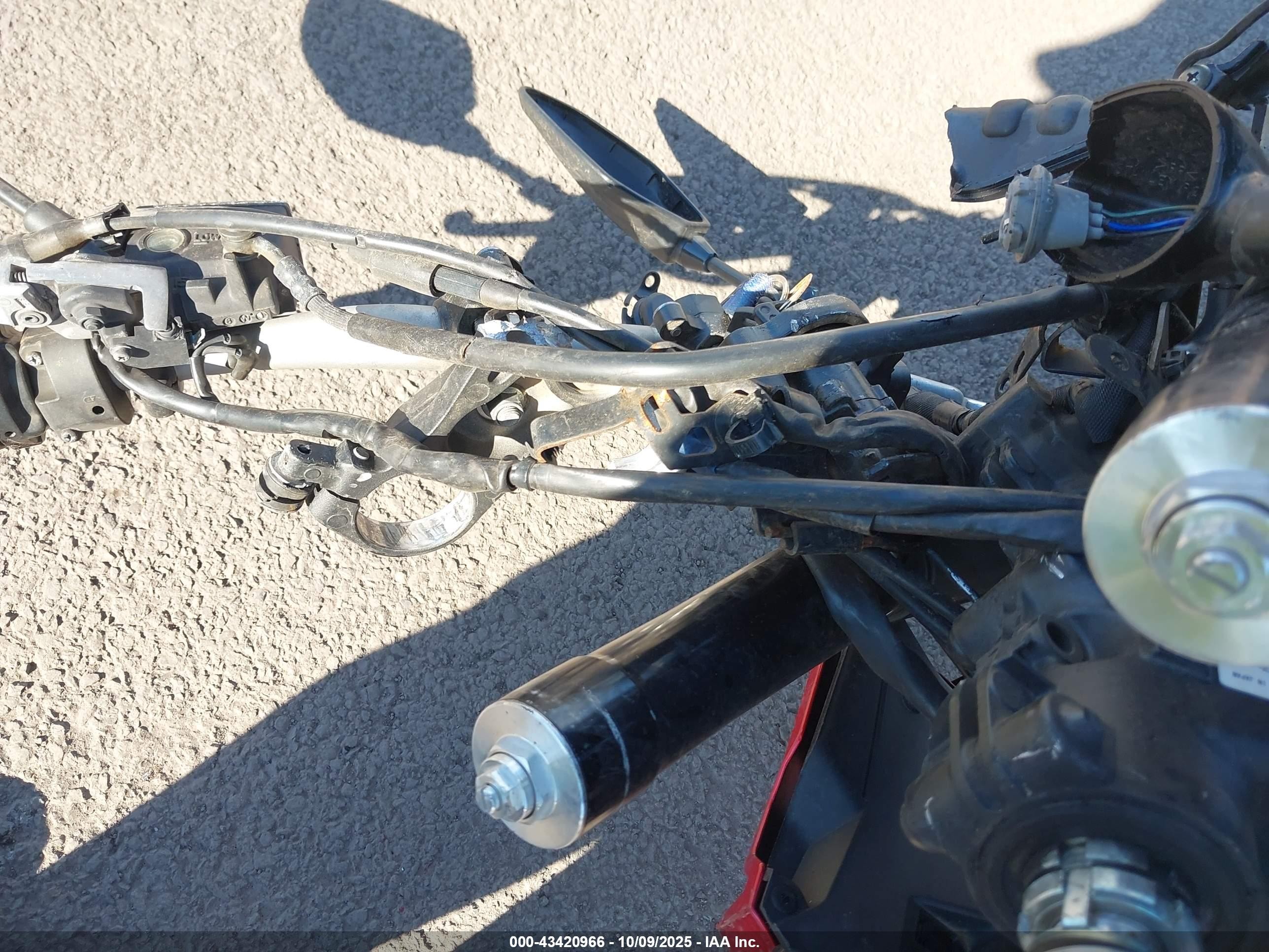 2017 Yamaha Fz09 VIN JYARN53E0HA000921 IAAI salvage auction — Front End, Salvage (Hawaii), sold $850 on 2026-10-19 (photo 7)