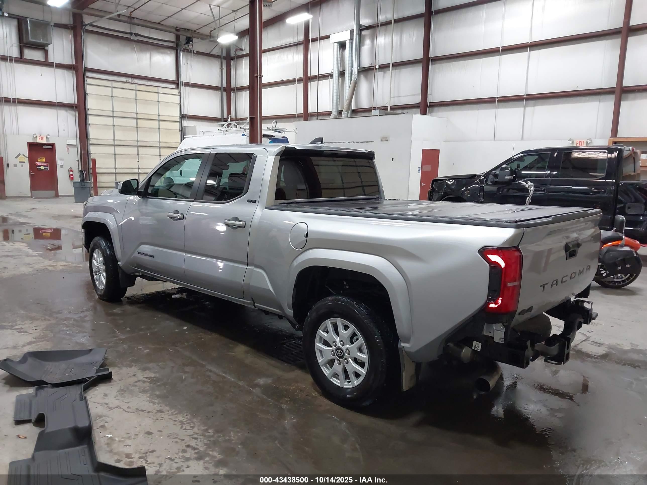2024 Toyota Tacoma VIN 3TMLB5JN0RM077265 IAAI salvage auction — Rear End, Salvage Title, sold $26,050 on 2026-07-10 (photo 3)
