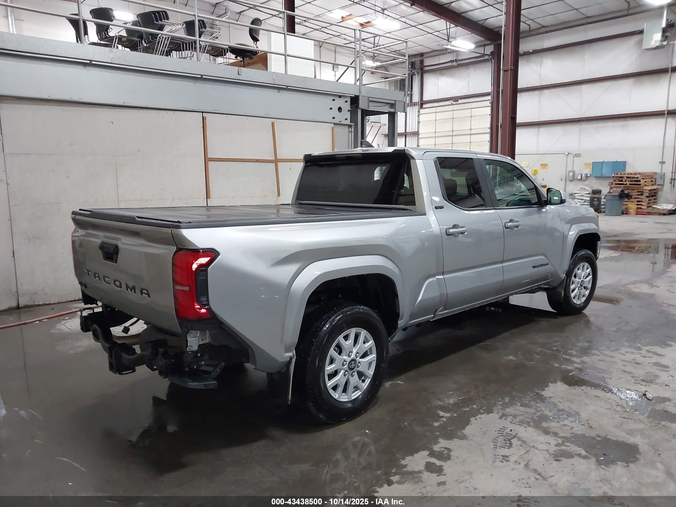 2024 Toyota Tacoma VIN 3TMLB5JN0RM077265 IAAI salvage auction — Rear End, Salvage Title, sold $26,050 on 2026-07-10 (photo 4)