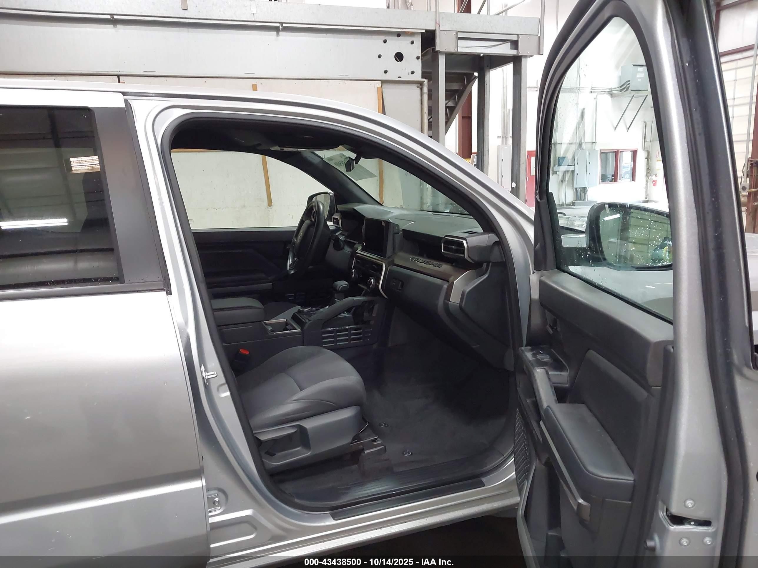 2024 Toyota Tacoma VIN 3TMLB5JN0RM077265 IAAI salvage auction — Rear End, Salvage Title, sold $26,050 on 2026-07-10 (photo 5)
