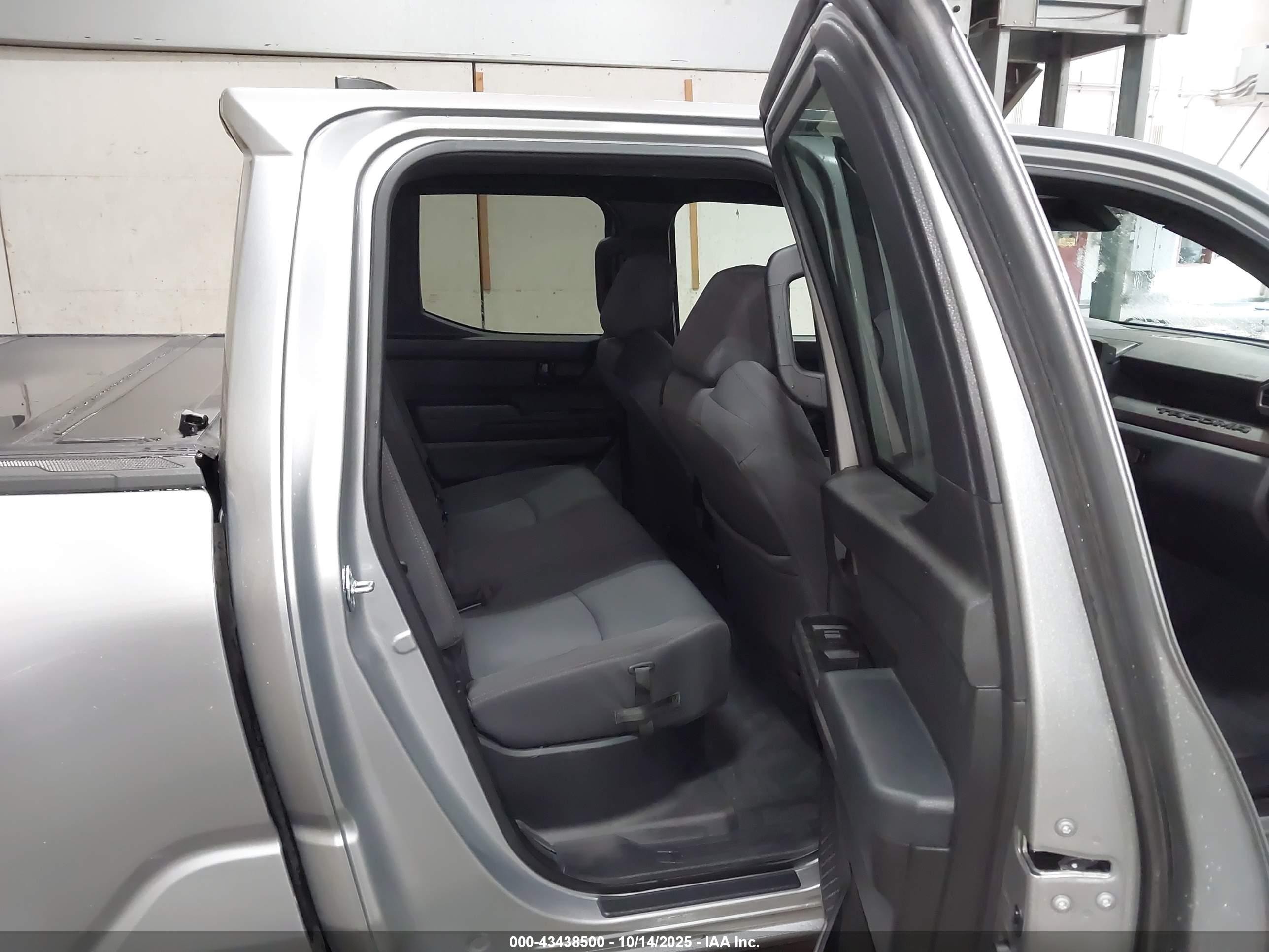 2024 Toyota Tacoma VIN 3TMLB5JN0RM077265 IAAI salvage auction — Rear End, Salvage Title, sold $26,050 on 2026-07-10 (photo 8)
