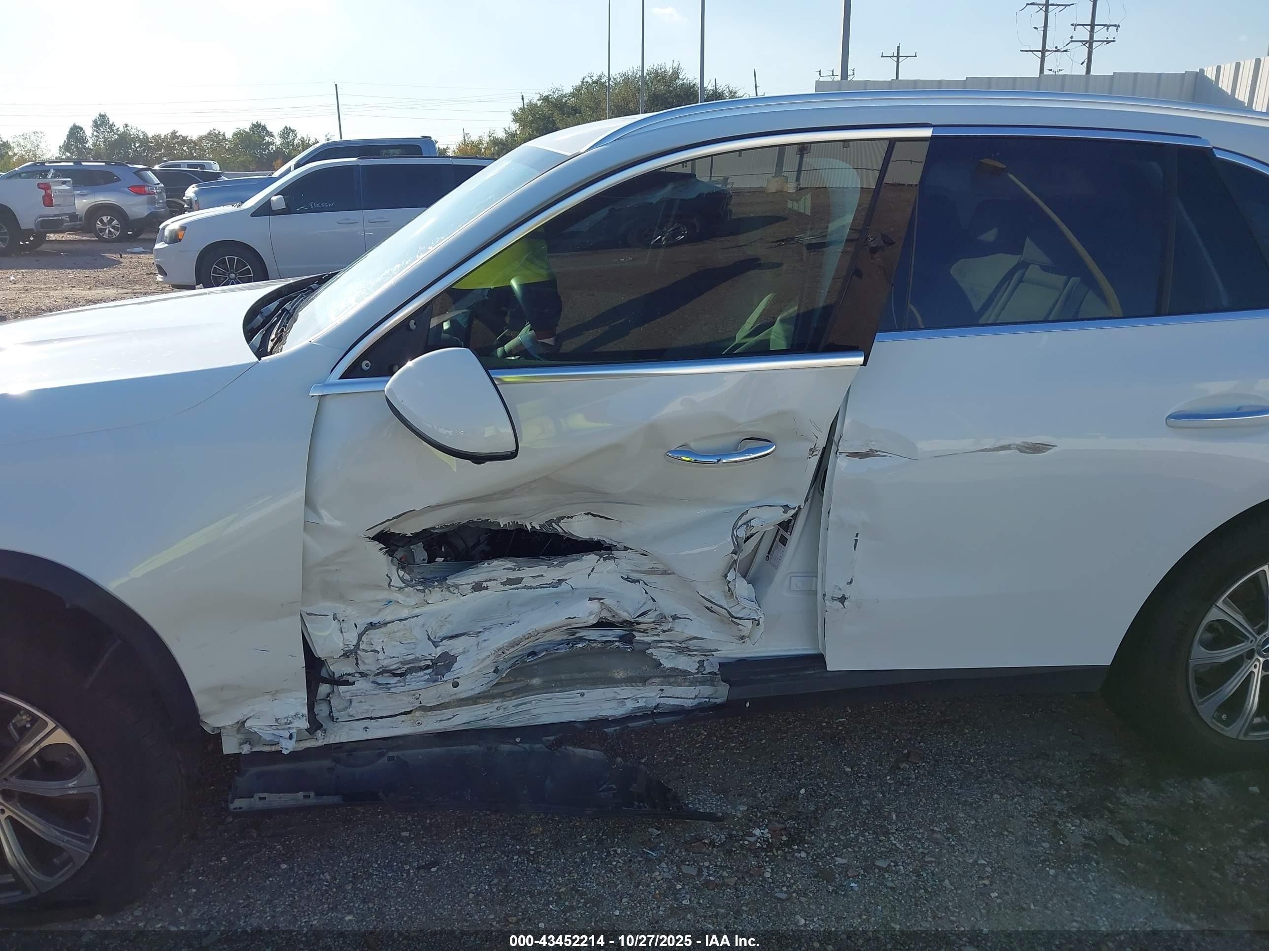 2025 Mercedes-Benz GLC-Class VIN W1NKM4GB1SF296490 IAAI salvage auction — Side, Original (Texas), sold $15,050 on 2025-12-24 (photo 6)