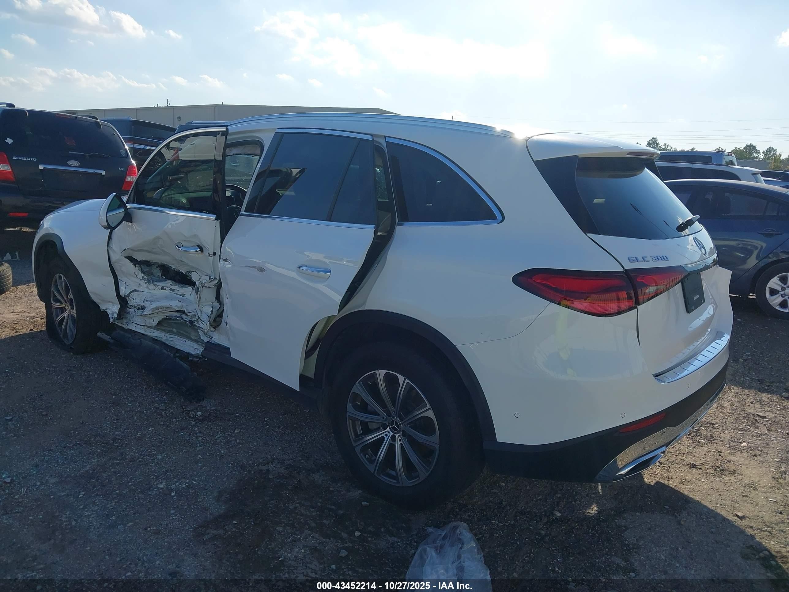 2025 Mercedes-Benz GLC-Class VIN W1NKM4GB1SF296490 IAAI salvage auction — Side, Original (Texas), sold $15,050 on 2025-12-24 (photo 3)