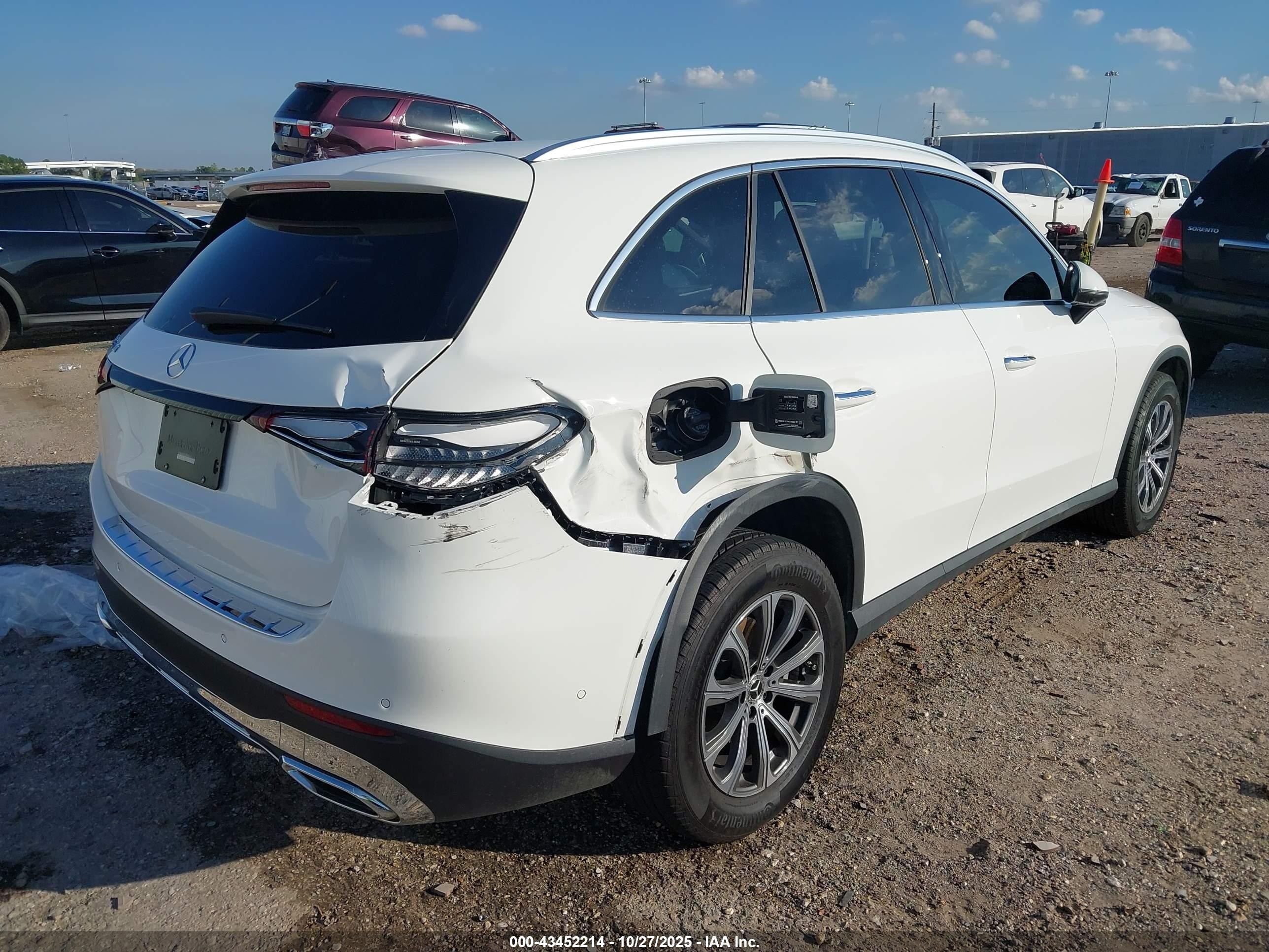 2025 Mercedes-Benz GLC-Class VIN W1NKM4GB1SF296490 IAAI salvage auction — Side, Original (Texas), sold $15,050 on 2025-12-24 (photo 4)