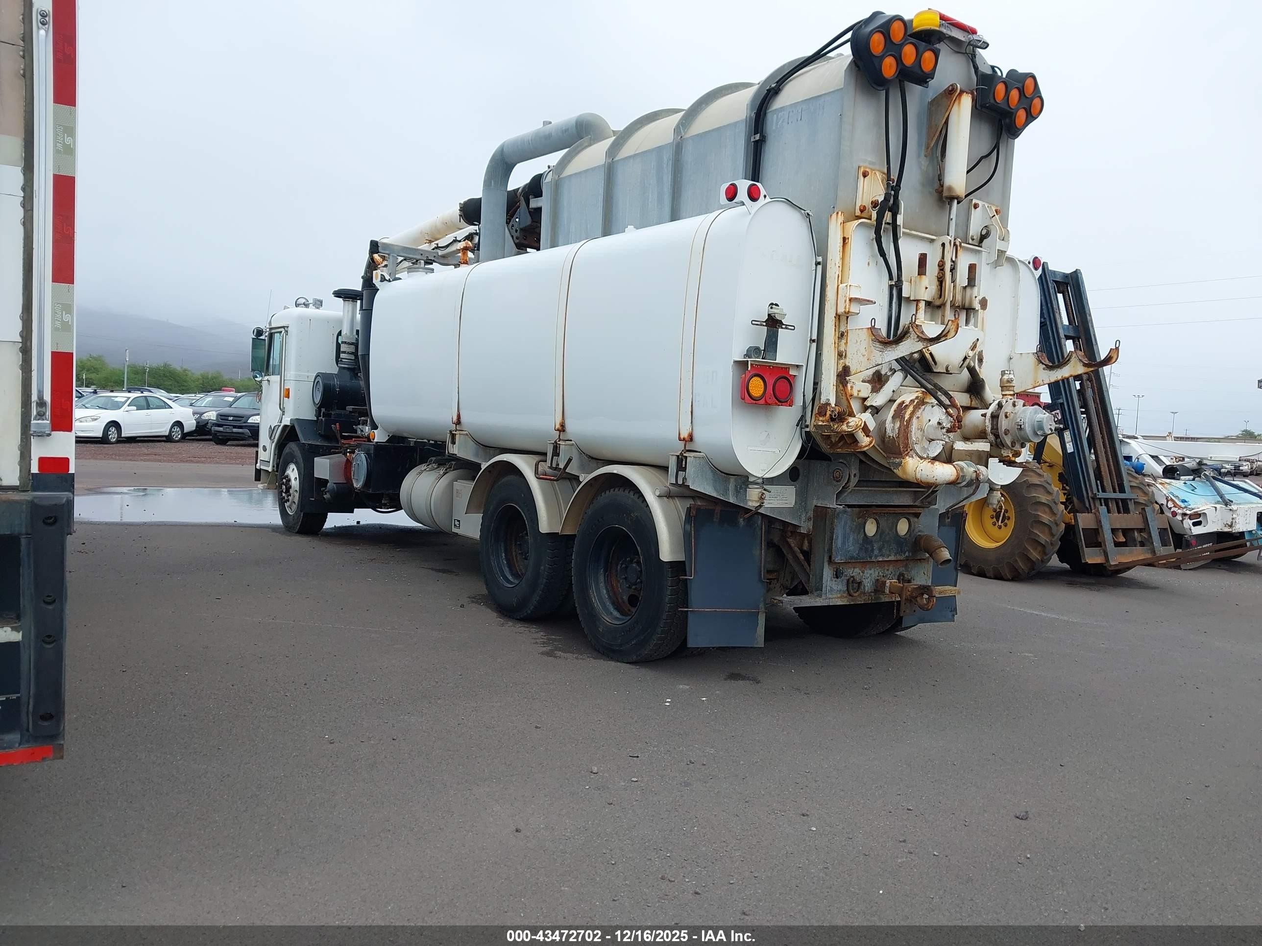 2006 Peterbilt 320 VIN 1NPZL00X06D717083 IAAI salvage auction — Normal Wear, Clear (Hawaii), sold $25 on 2026-09-01 (photo 3)