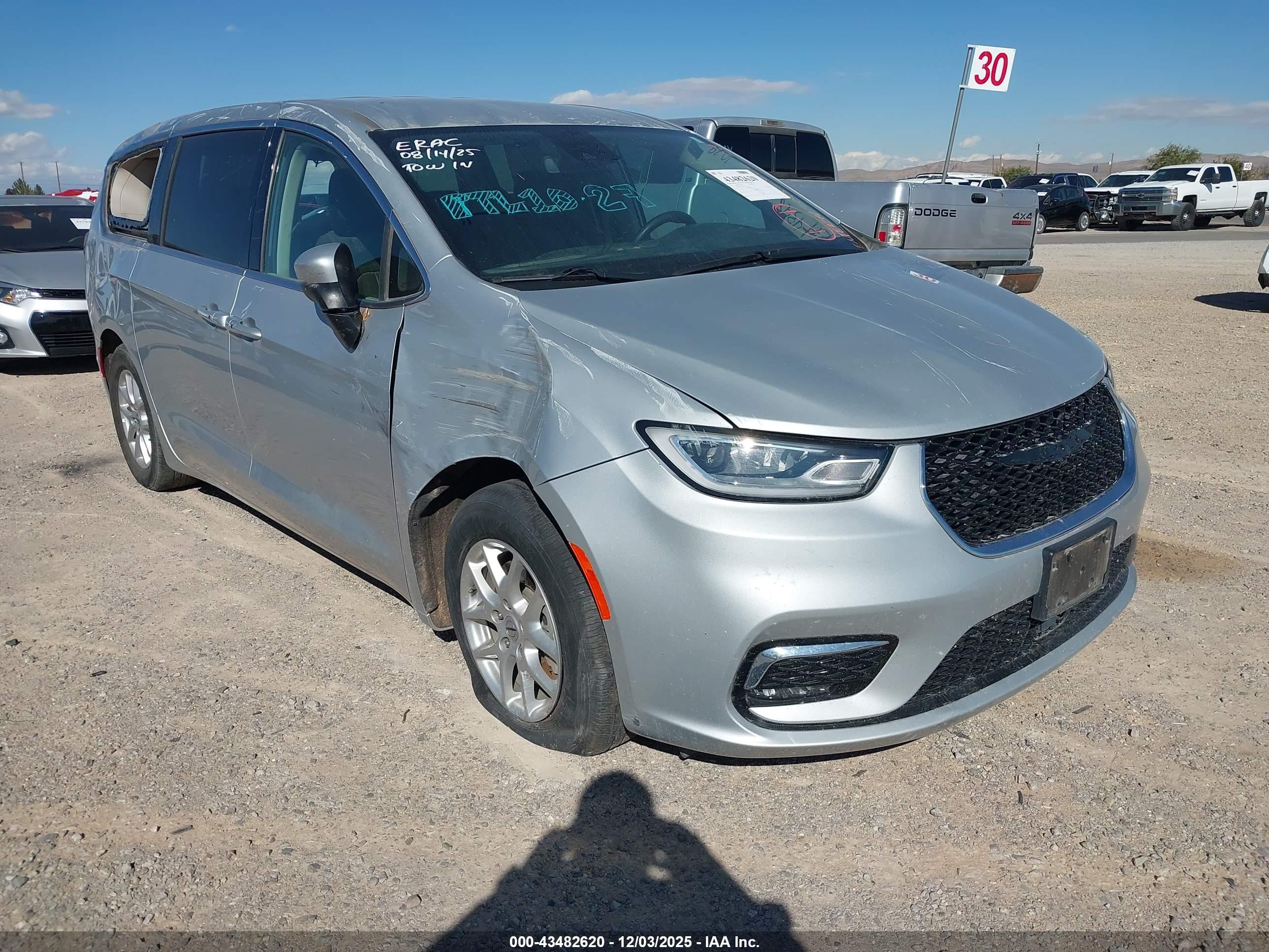 2023 Chrysler Pacifica VIN 2C4RC1BG4PR560943 — IAAI salvage auction photo