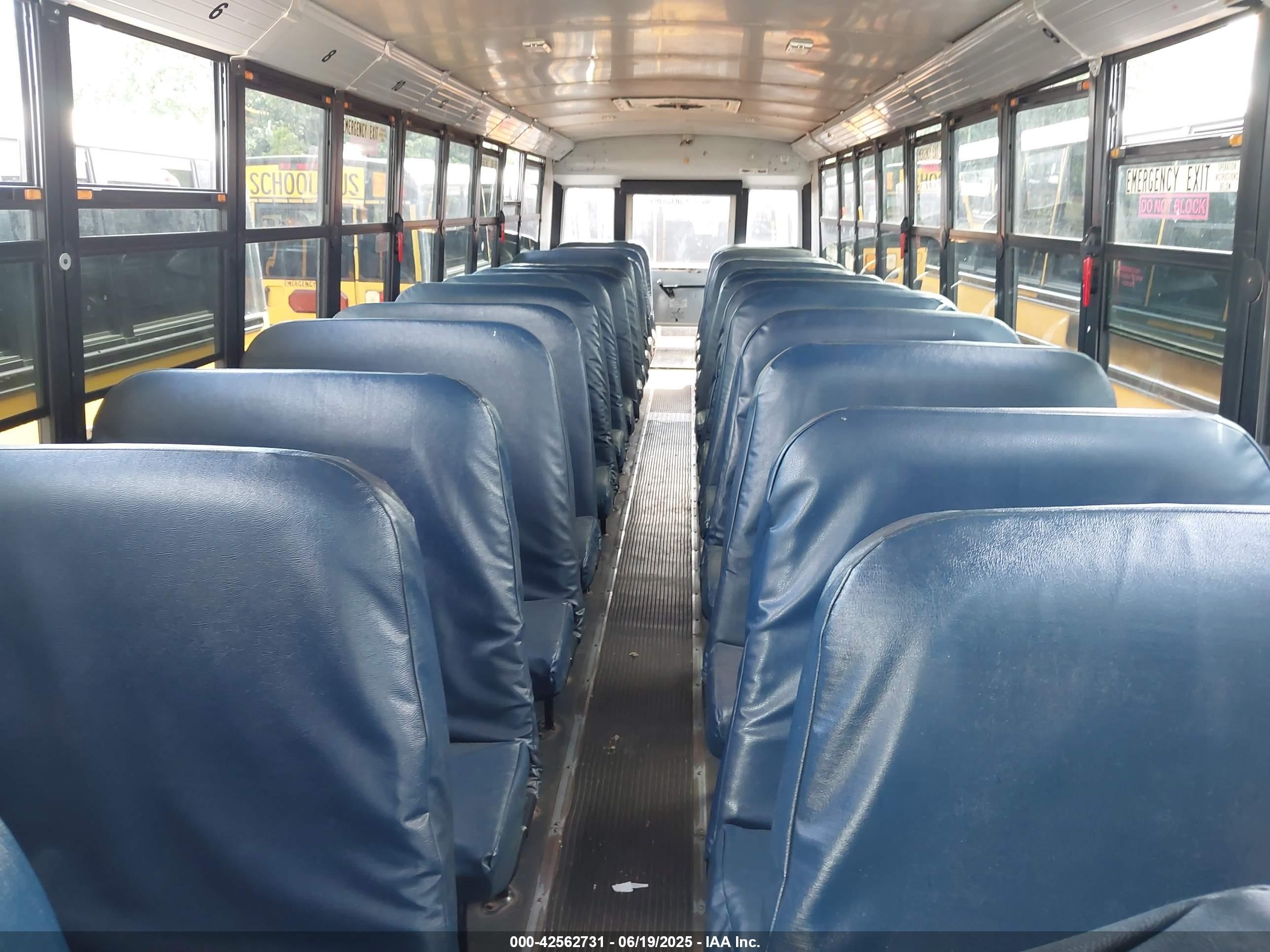 2009 Thomas Bus VIN 4UZABRDJ09CAE9419 IAAI salvage auction — Normal Wear, Clear (Georgia), sold $1,700 on 2026-09-23 (photo 8)