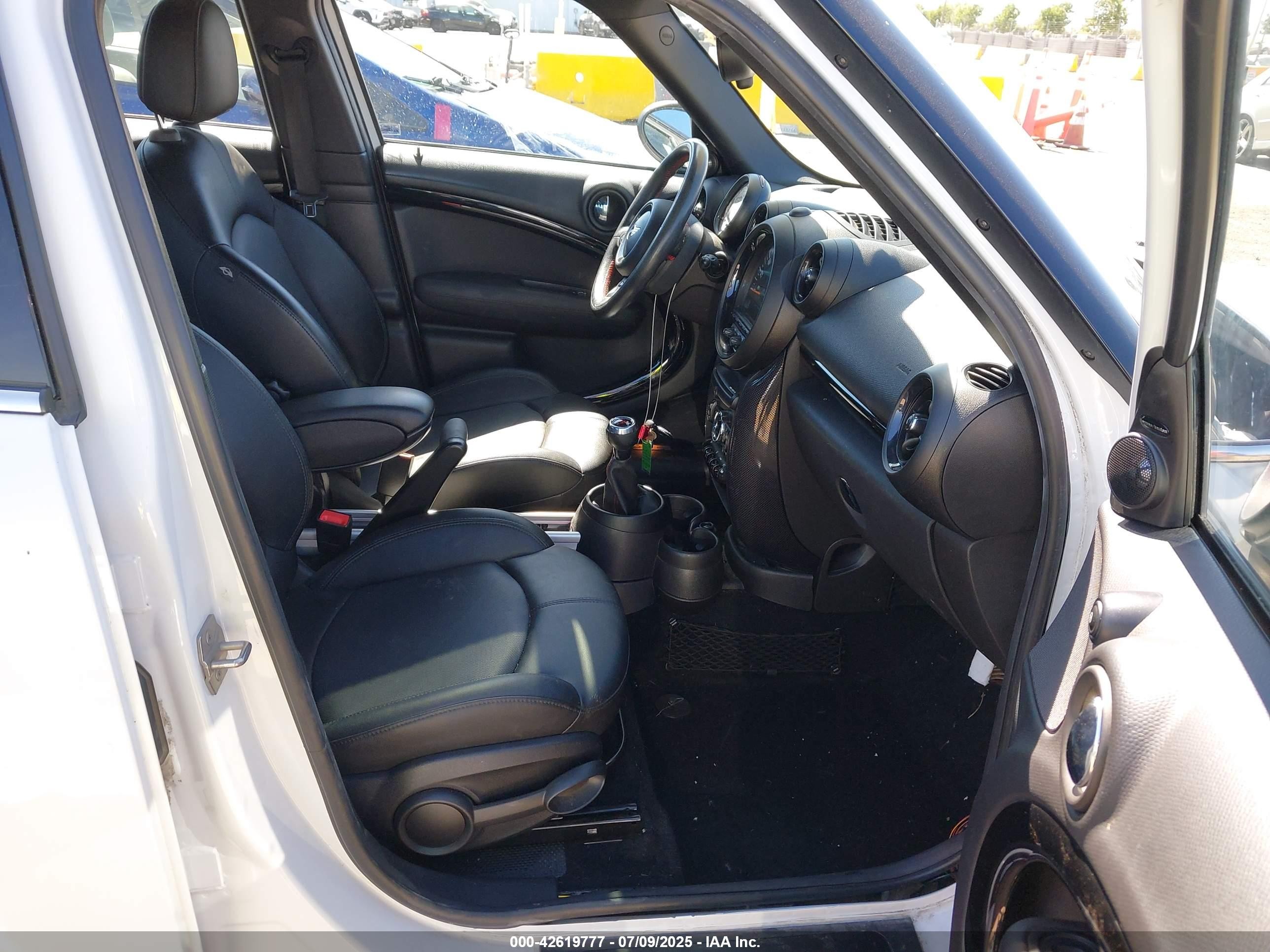 2016 Mini Countryman VIN WMWZB3C5XGWM33386 IAAI salvage auction — Front End, Salvage Certificate (California), sold $1,700 on 2025-07-24 (photo 5)