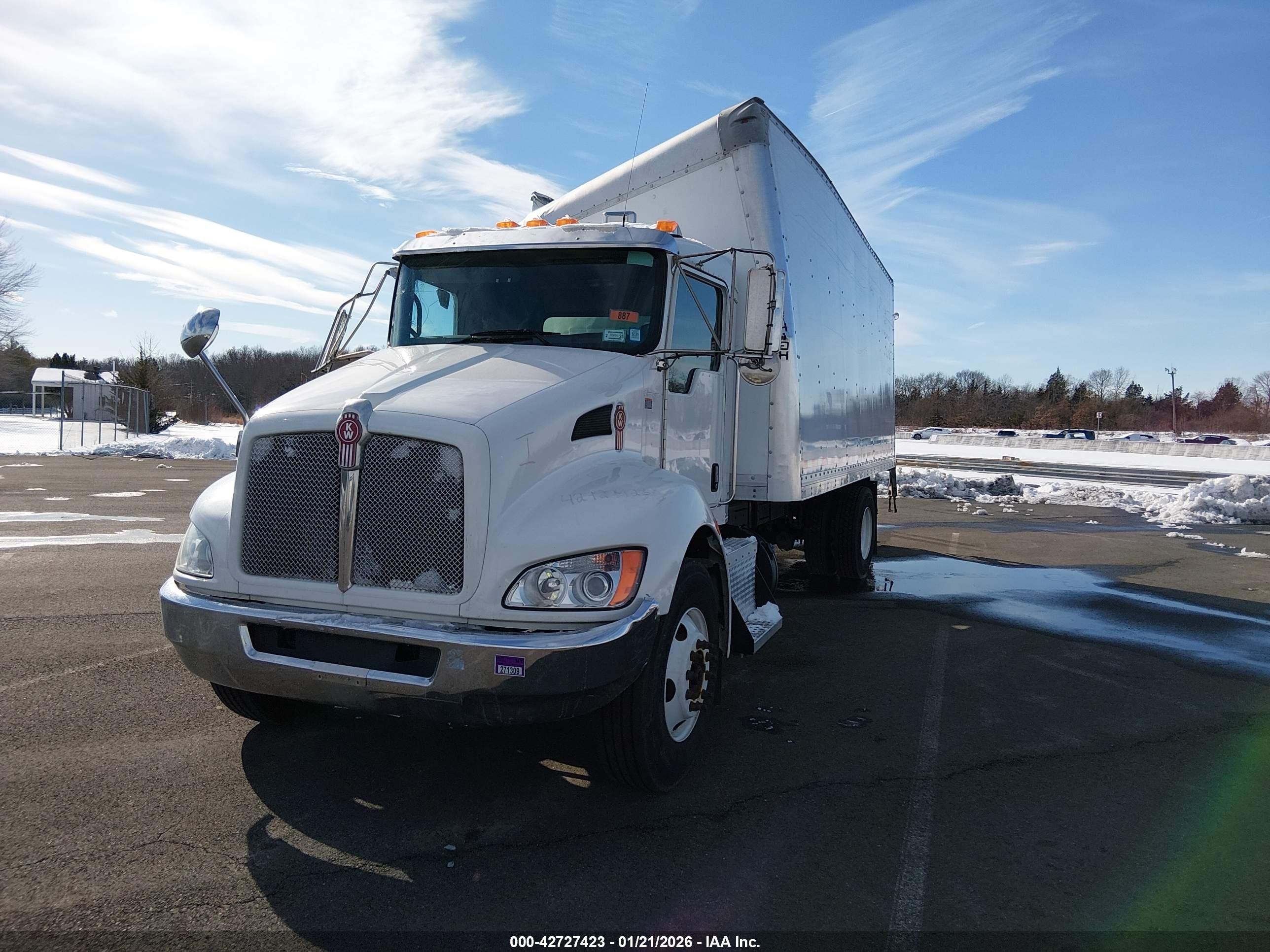 2019 Kenworth T3 Series VIN 2NKHHM6X8KM341495 IAAI salvage auction — Side, Salvage (Idaho), sold $4,550 on 2026-10-14 (photo 2)