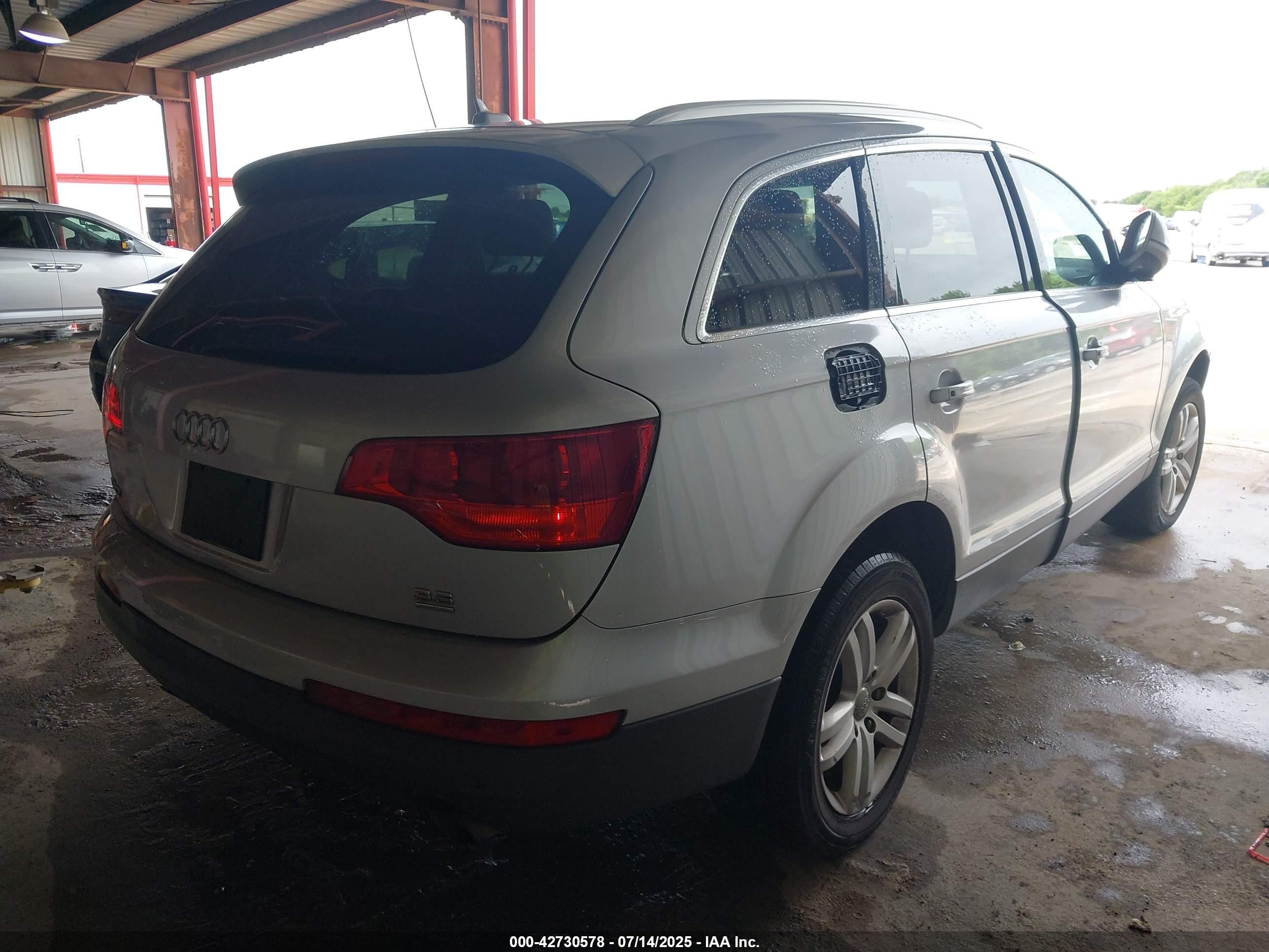 2008 Audi Q7 VIN WA1BY74LX8D059683 IAAI salvage auction — Side, Original (Texas), sold $875 on 2025-08-25 (photo 4)
