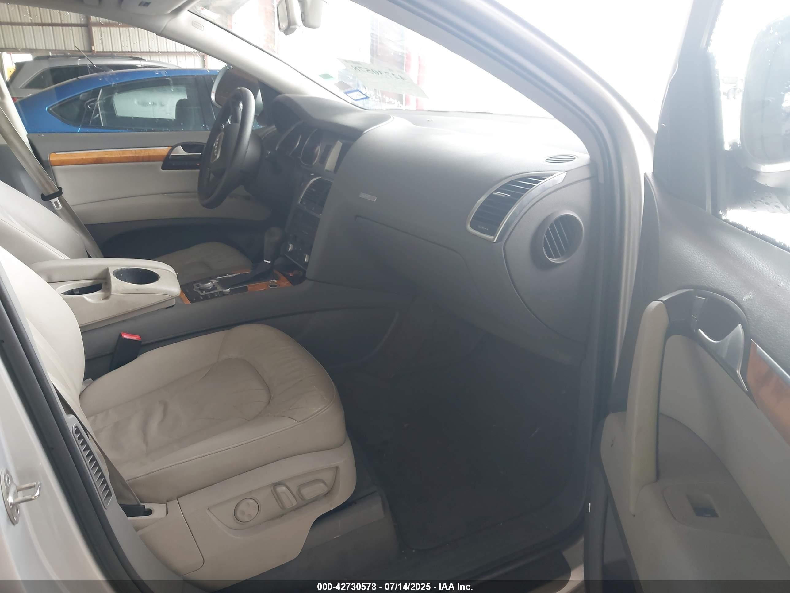 2008 Audi Q7 VIN WA1BY74LX8D059683 IAAI salvage auction — Side, Original (Texas), sold $875 on 2025-08-25 (photo 5)