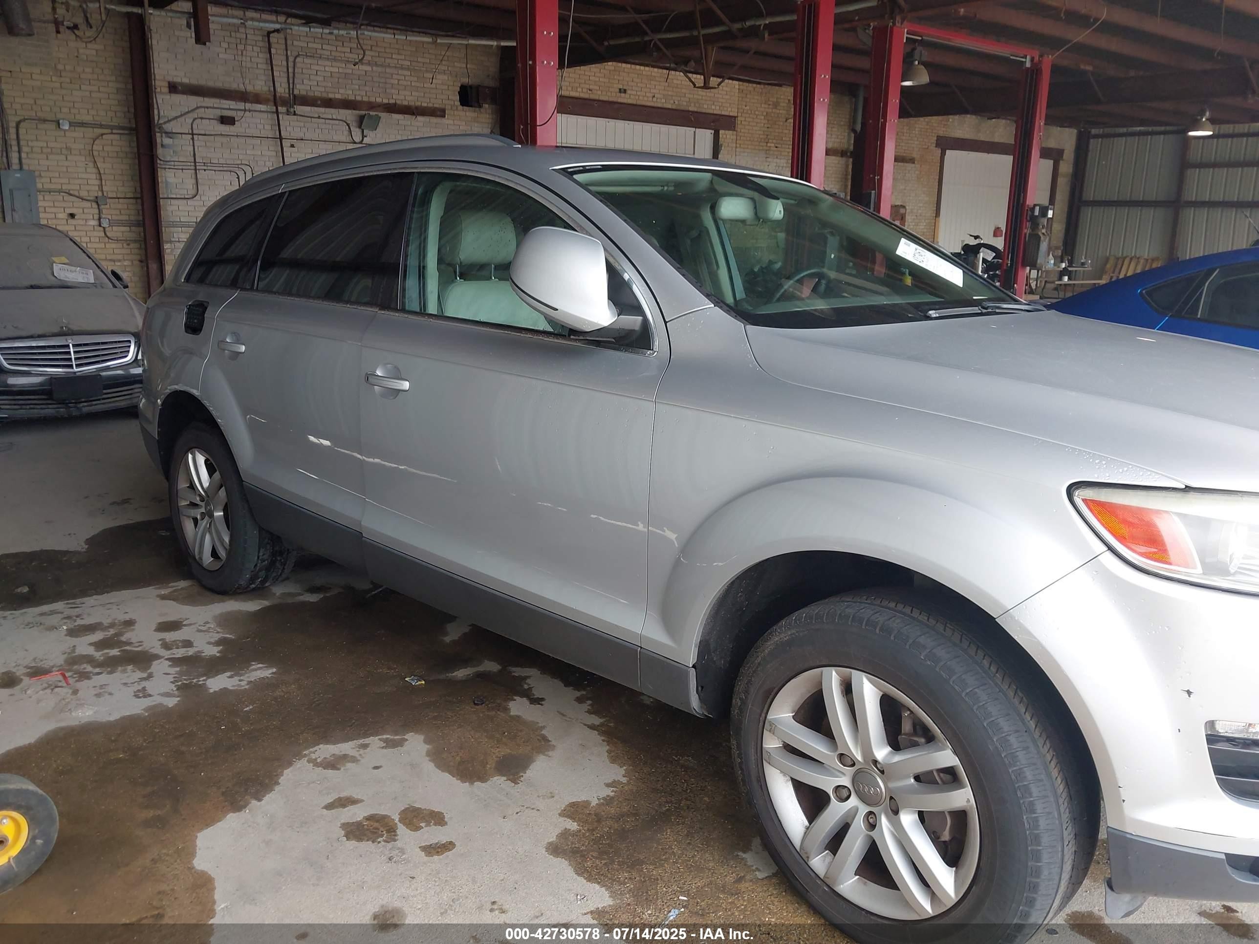 2008 Audi Q7 VIN WA1BY74LX8D059683 IAAI salvage auction — Side, Original (Texas), sold $875 on 2025-08-25 (photo 6)