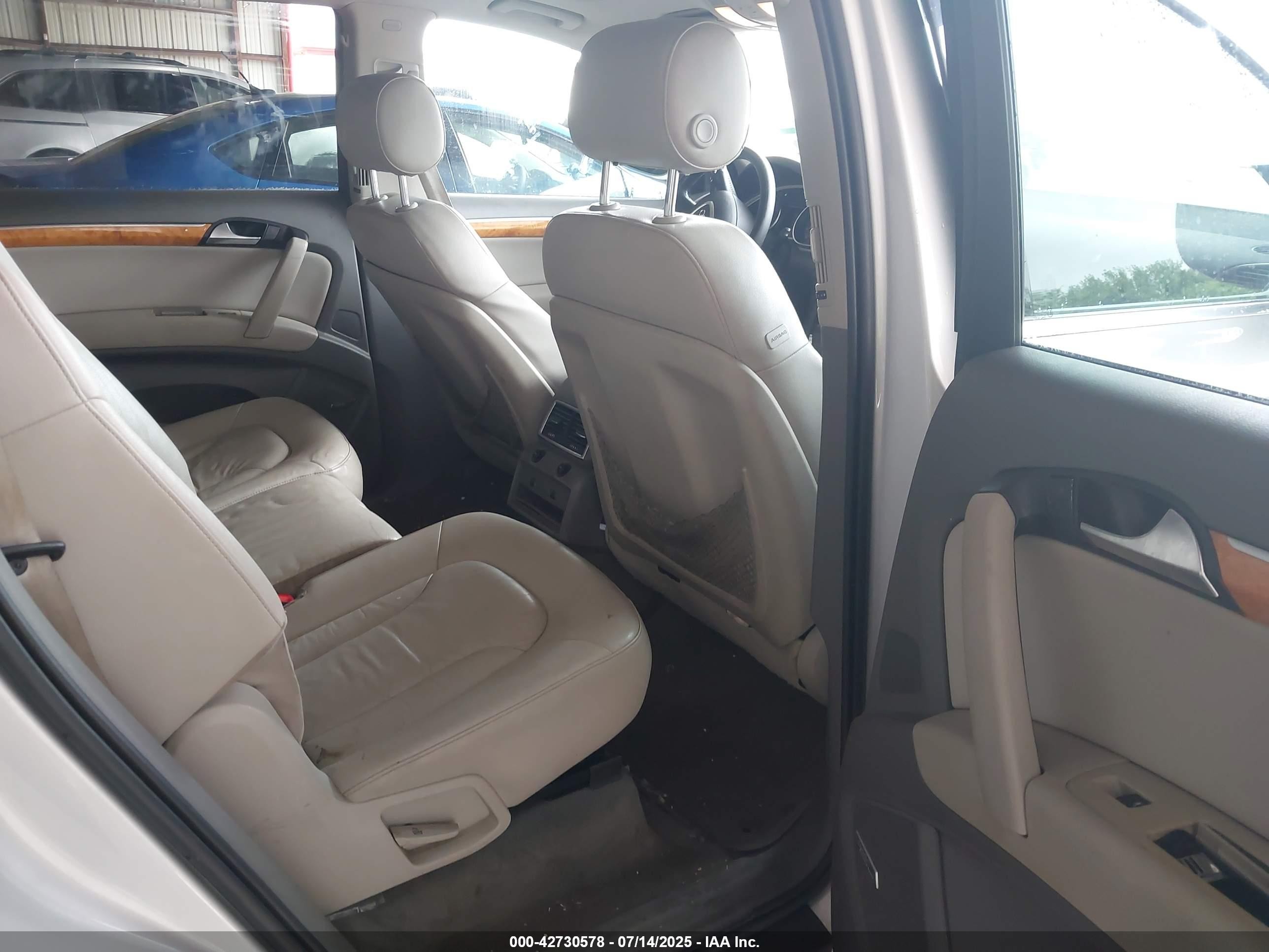 2008 Audi Q7 VIN WA1BY74LX8D059683 IAAI salvage auction — Side, Original (Texas), sold $875 on 2025-08-25 (photo 8)