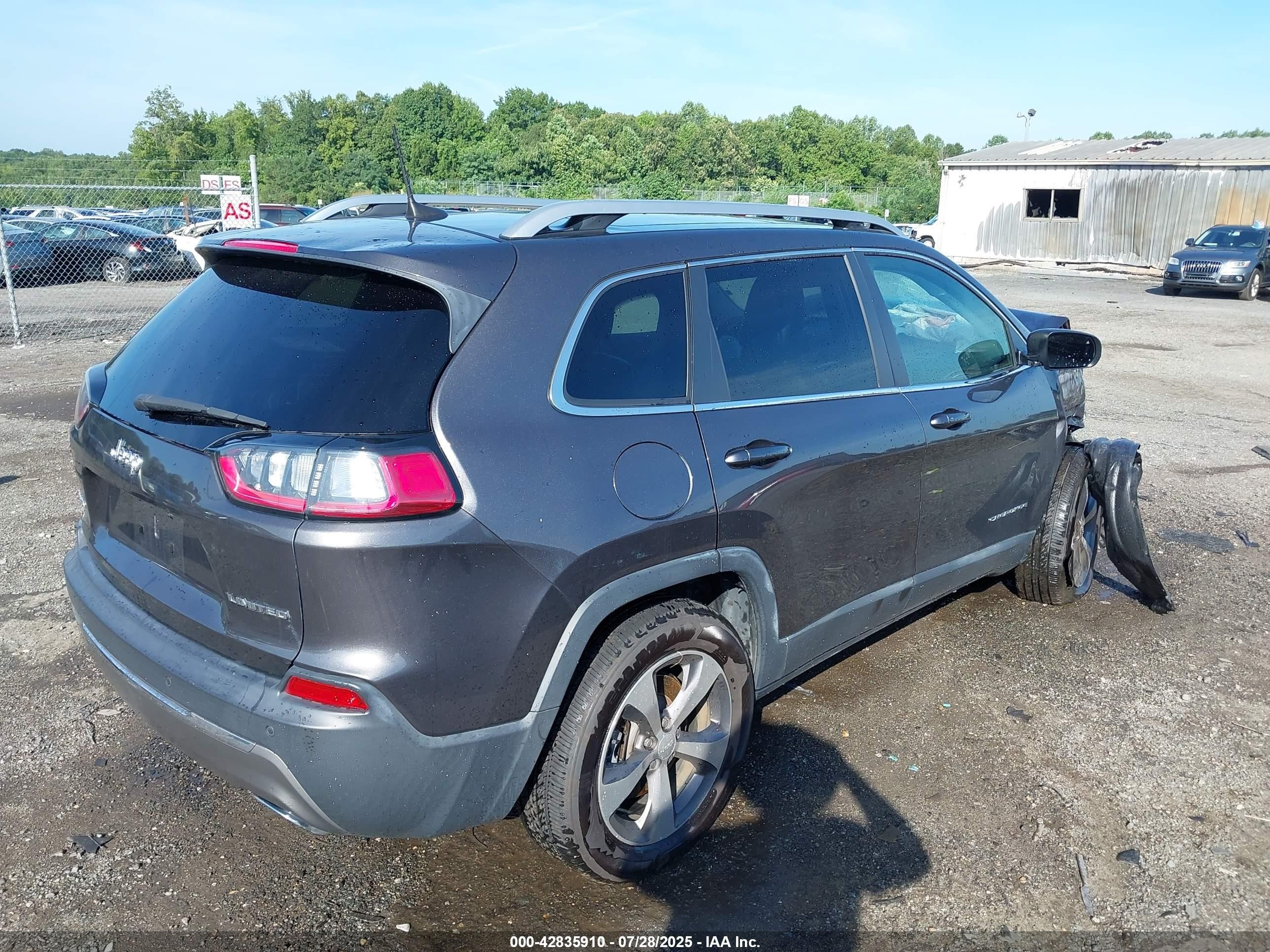 2019 Jeep Cherokee VIN 1C4PJMDX5KD386940 IAAI salvage auction — Front End, Salvage - Greater Than 75% (Maryland), sold $1,200 on 2026-07-10 (photo 4)