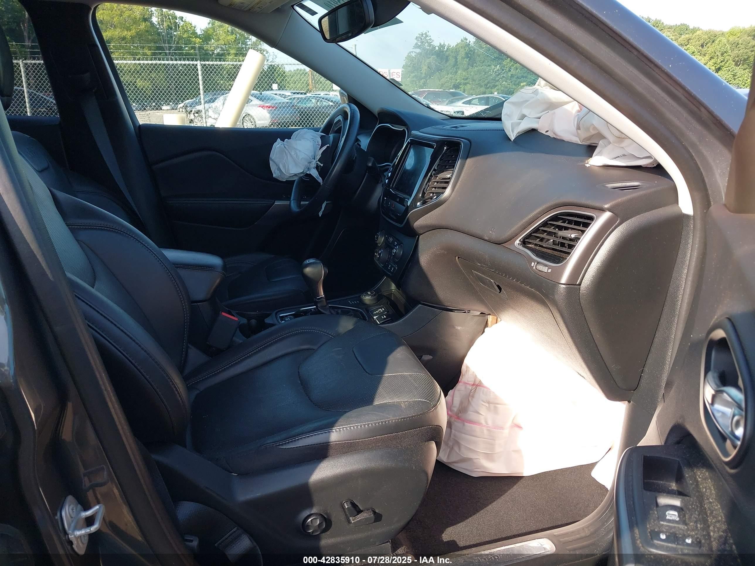 2019 Jeep Cherokee VIN 1C4PJMDX5KD386940 IAAI salvage auction — Front End, Salvage - Greater Than 75% (Maryland), sold $1,200 on 2026-07-10 (photo 5)