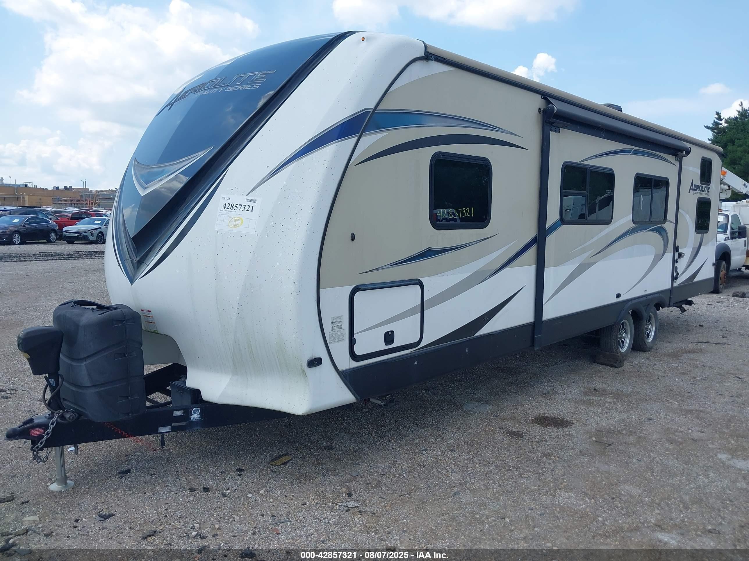 2017 Keystone Rv Aer VIN 4YDT28224HP910030 IAAI salvage auction — Vandalized, Salvage (Indiana), sold $2,500 on 2025-09-10 (photo 2)