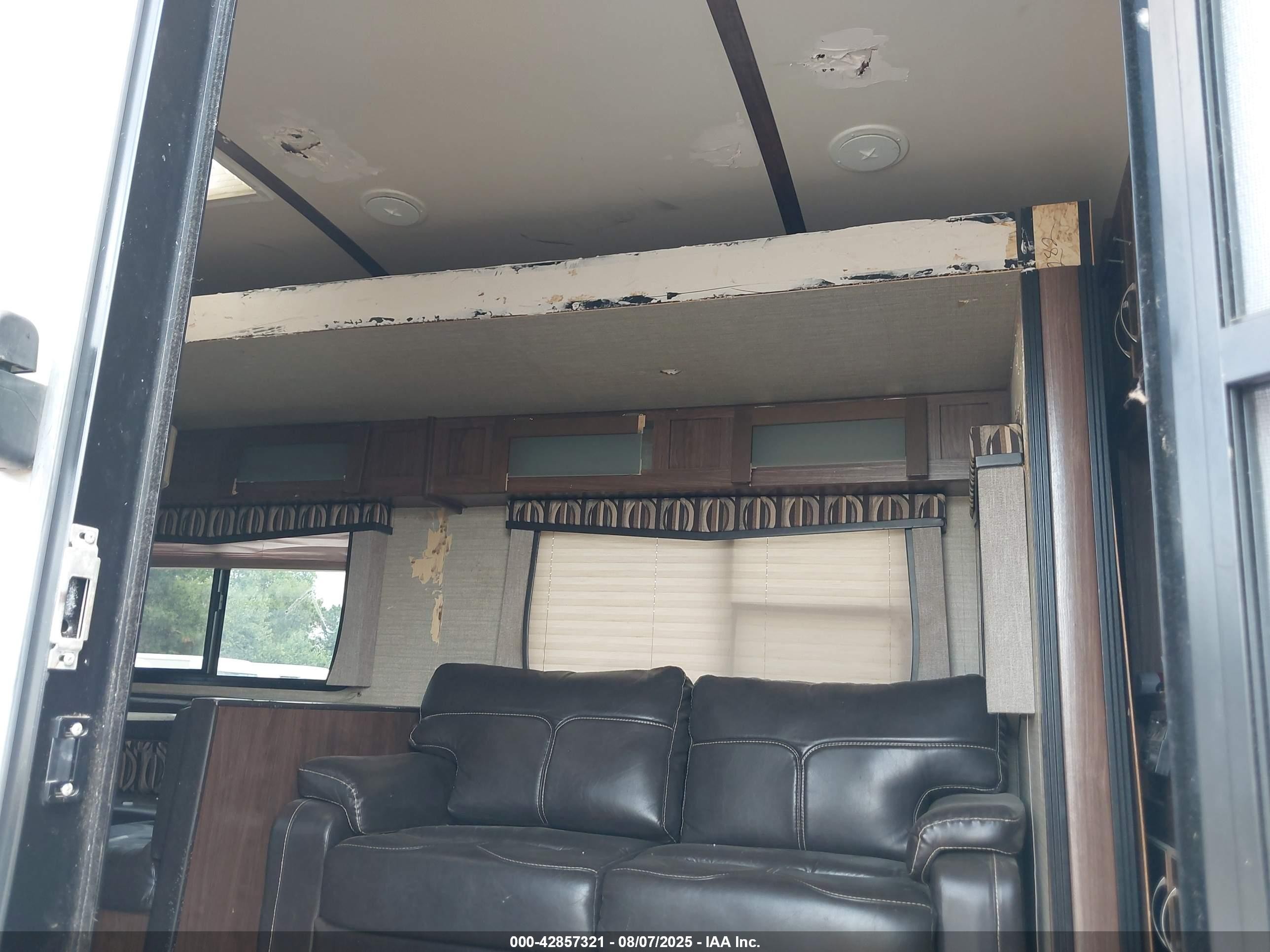 2017 Keystone Rv Aer VIN 4YDT28224HP910030 IAAI salvage auction — Vandalized, Salvage (Indiana), sold $2,500 on 2025-09-10 (photo 5)