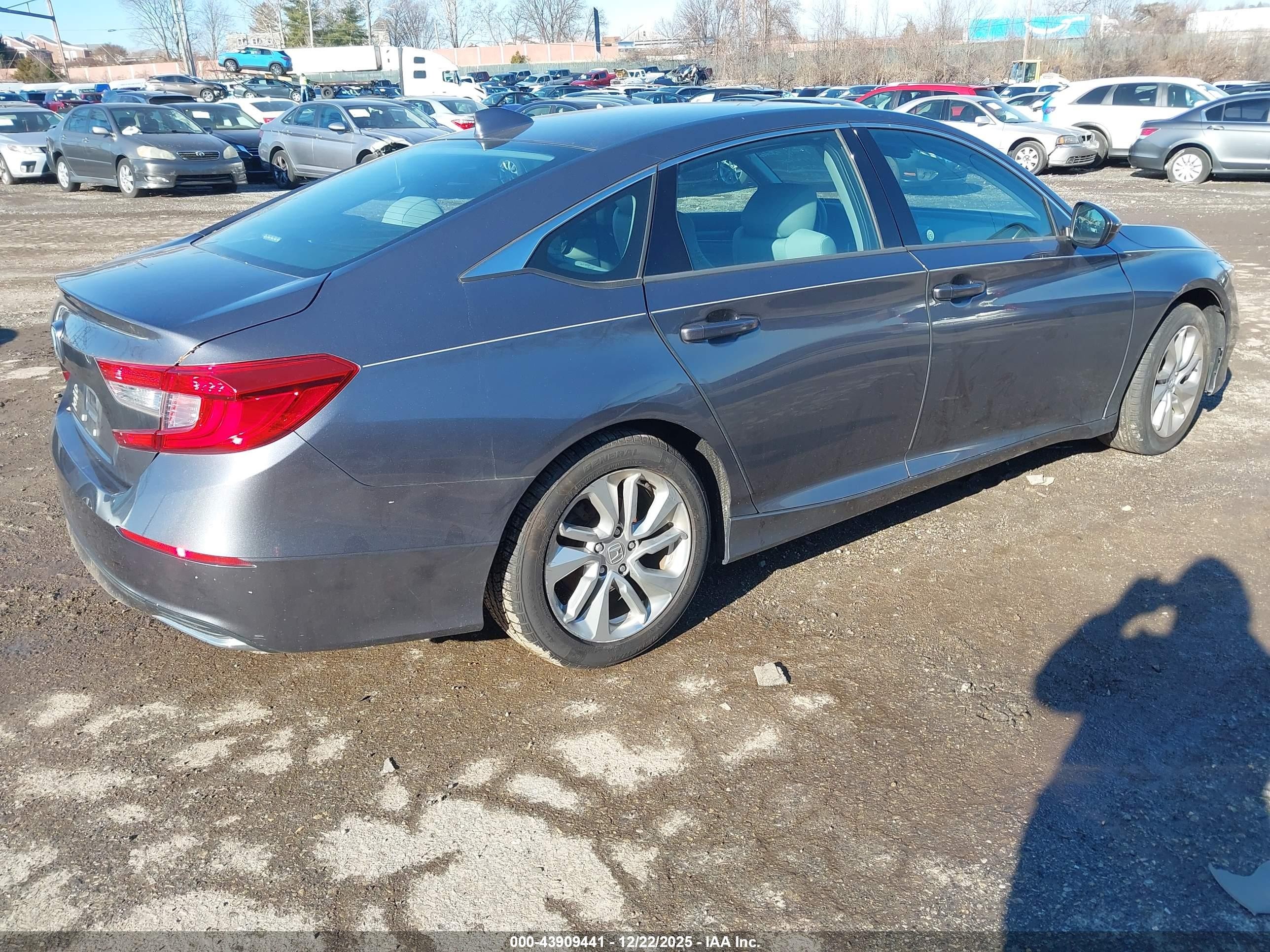 2018 Honda Accord VIN 1HGCV1F14JA252335 IAAI salvage auction — Rear End, Salvage (Pennsylvania), sold $3,900 on 2026-09-23 (photo 4)