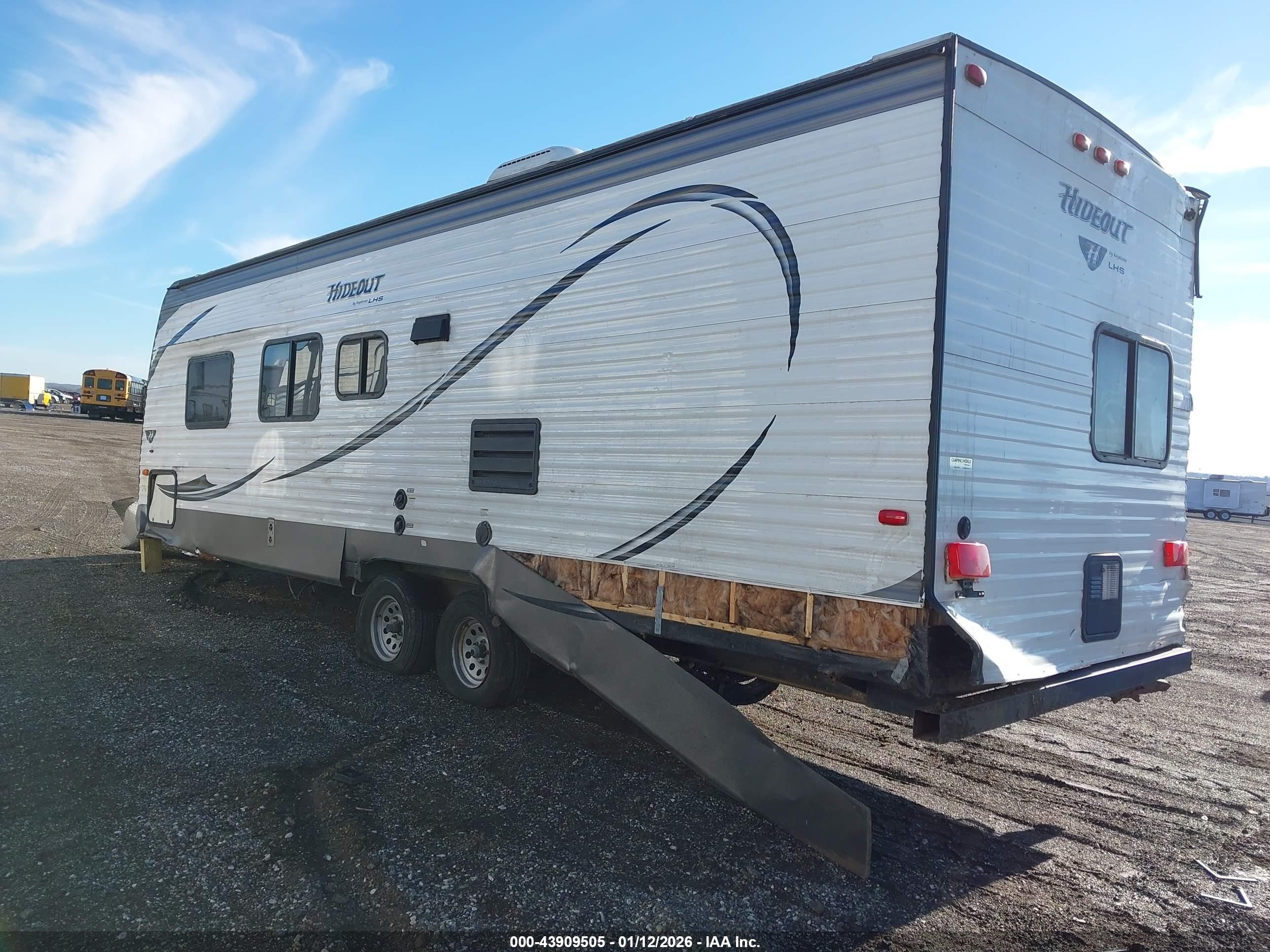 2016 Keystone Hideout VIN 4YDT26027G7203266 IAAI salvage auction — Front & Rear, Regular Certificate (Iowa), sold $1,500 on 2026-10-19 (photo 3)