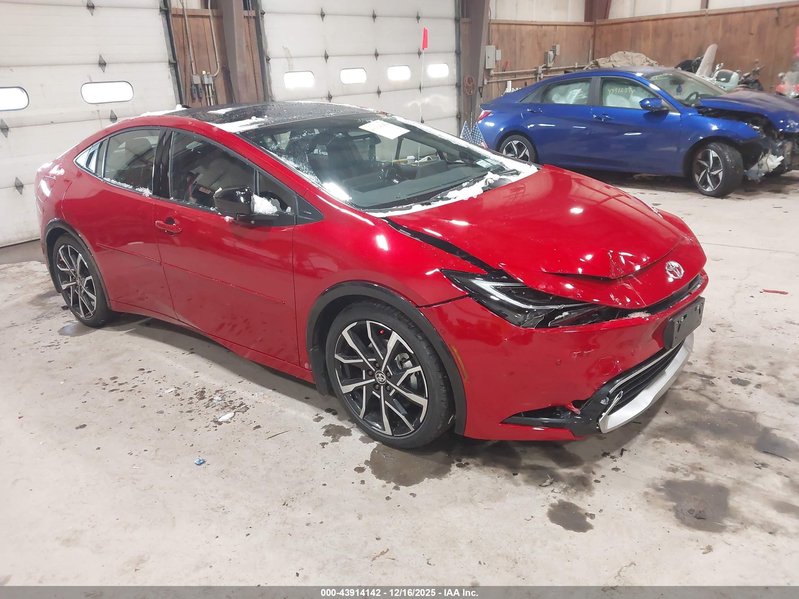 2025 Toyota Prius Plug-In VIN JTDACACU2S3051579 — IAAI salvage auction photo