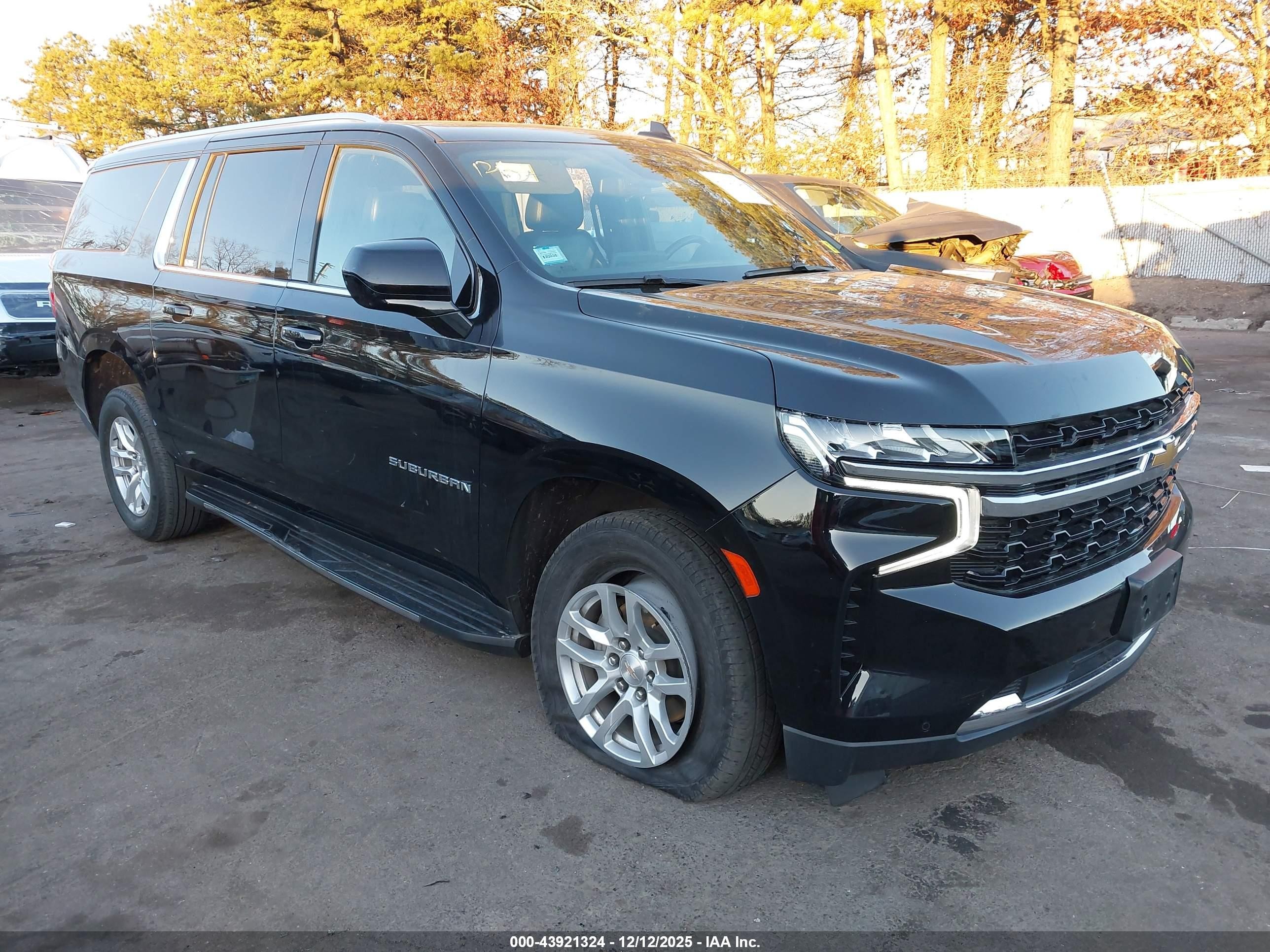 2023 Chevrolet Suburban VIN 1GNSKBKD5PR115060 — IAAI salvage auction photo