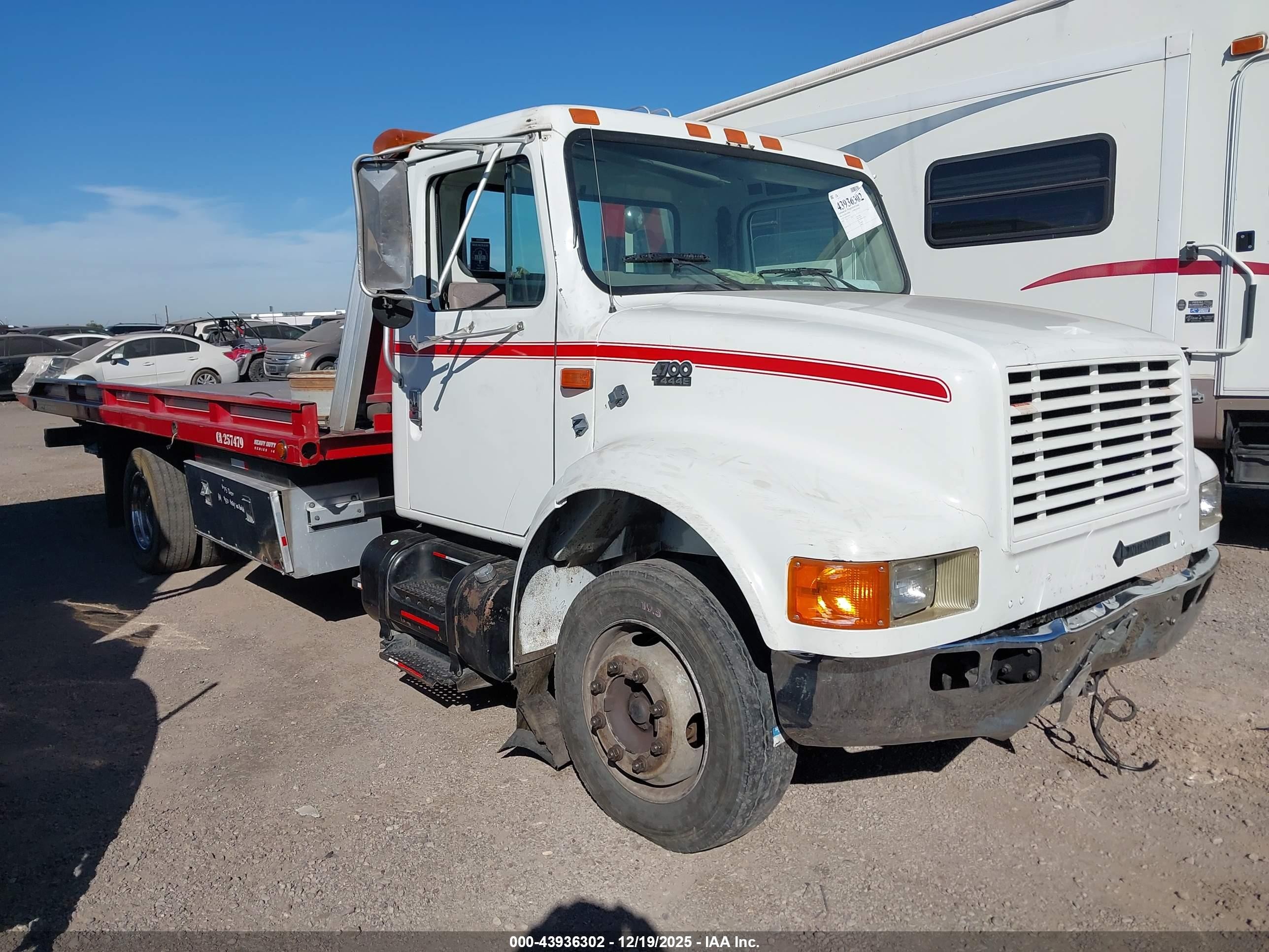 1996 International 4000-Series VIN 1HTSCABMXTH301924 — IAAI salvage auction photo