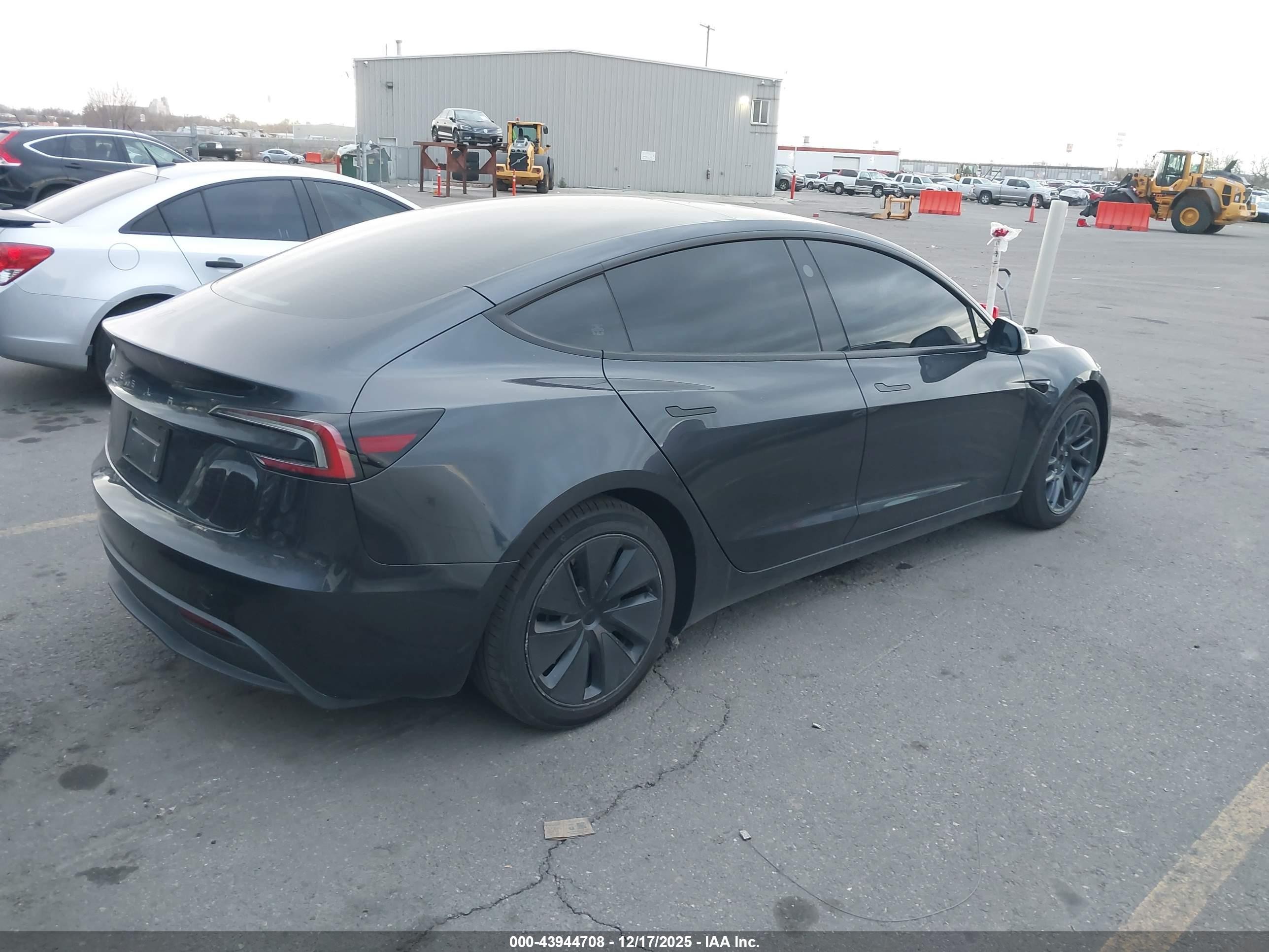 2025 Tesla Model 3 VIN 5YJ3E1EA8SF872243 IAAI salvage auction — Front & Rear, Clear (Montana), sold $17,100 on 2026-07-09 (photo 4)