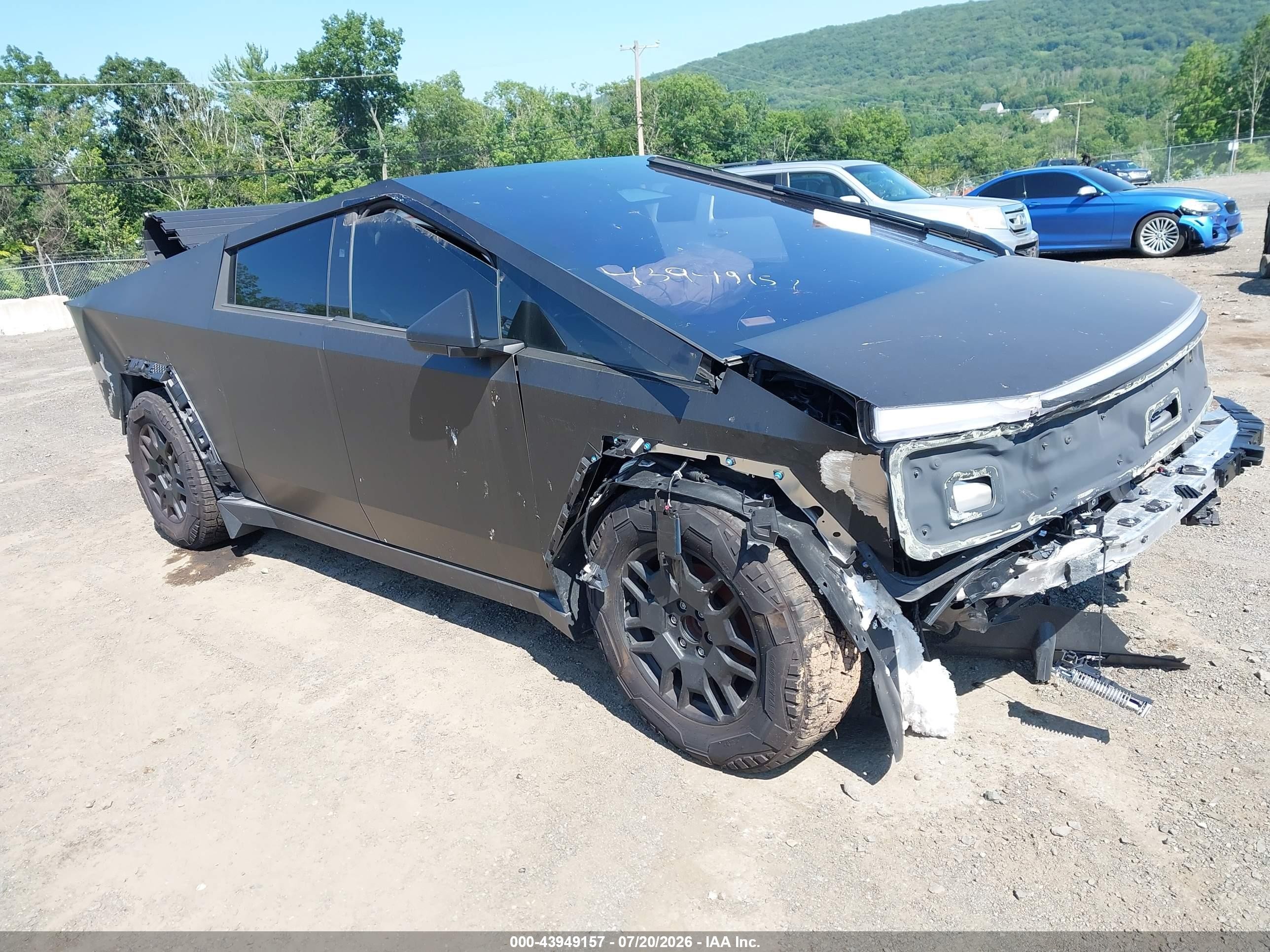 2024 Tesla Cybertruck VIN 7G2CEHEDXRA027241 — IAAI salvage auction photo