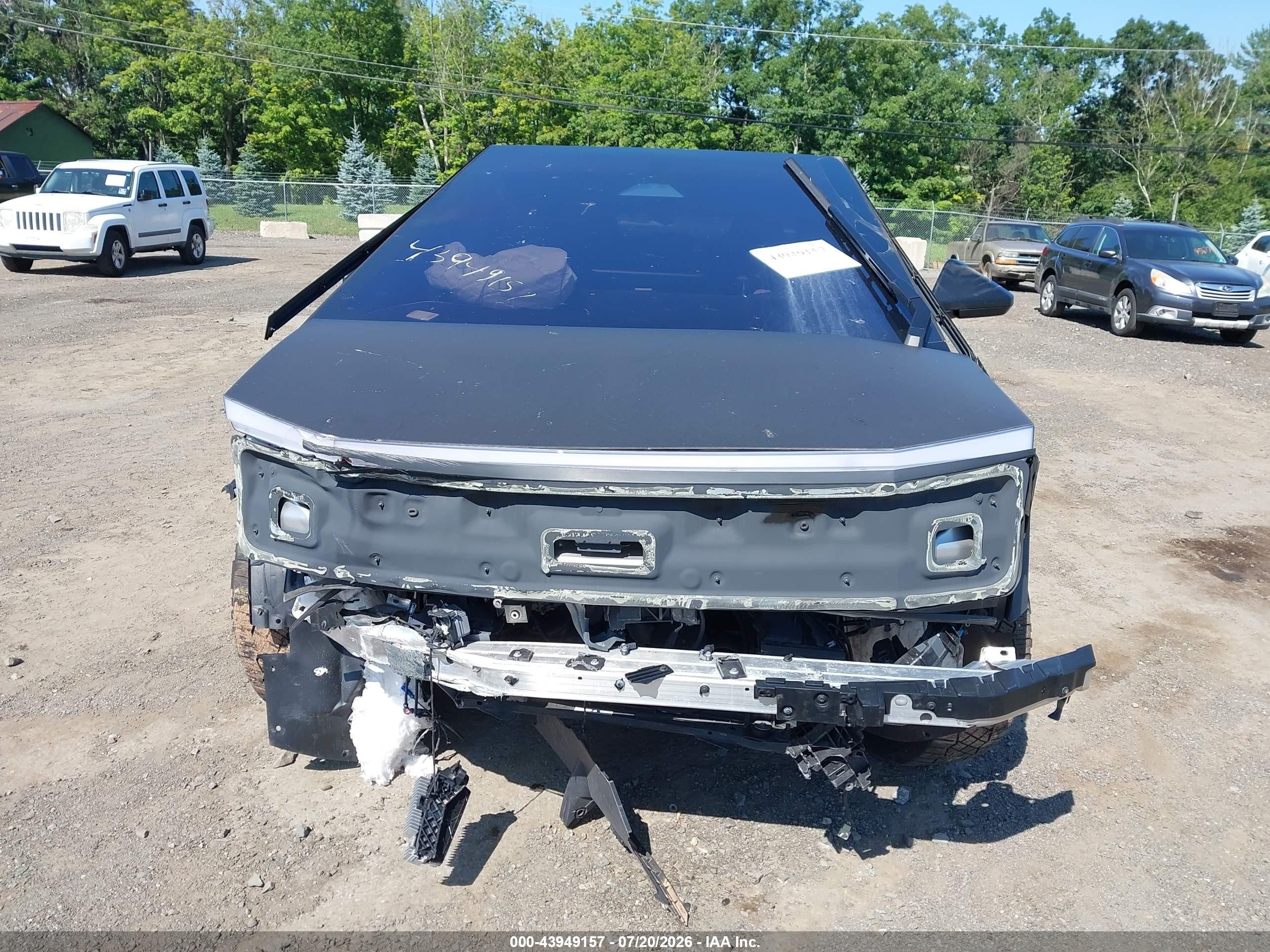 2024 Tesla Cybertruck VIN 7G2CEHEDXRA027241 IAAI salvage auction — Front & Rear, Salvage (New Jersey), sold $13,950 on 2026-08-20 (photo 6)