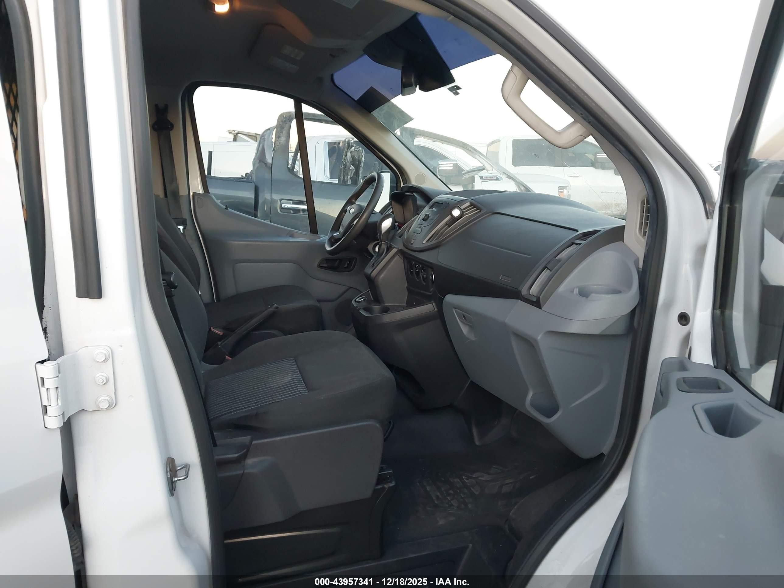 2019 Ford Transit-250 VIN 1FTYR1ZM1KKA42690 IAAI salvage auction — Rear End, Salvage (Arizona), sold $4,250 on 2026-07-09 (photo 5)
