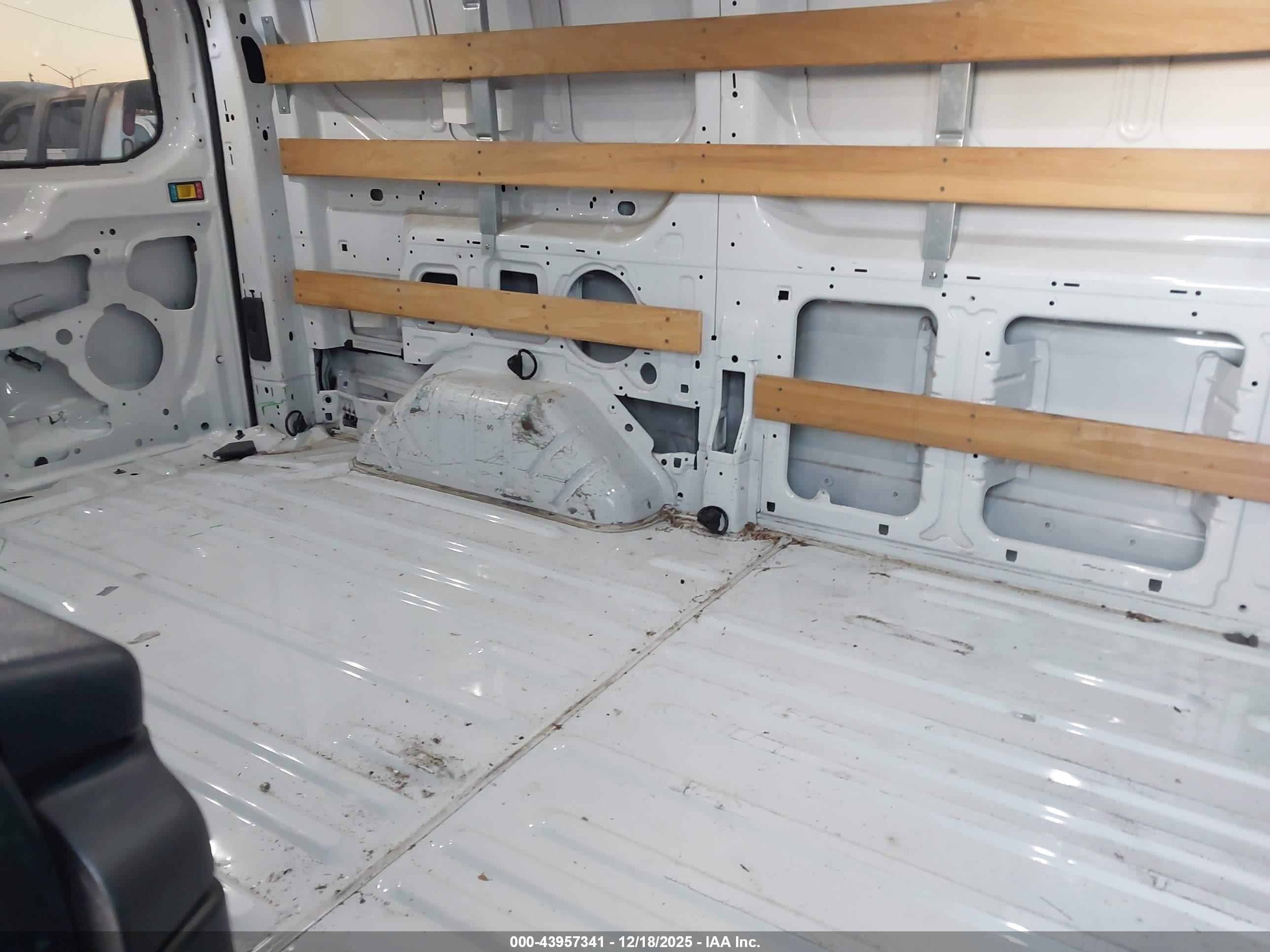 2019 Ford Transit-250 VIN 1FTYR1ZM1KKA42690 IAAI salvage auction — Rear End, Salvage (Arizona), sold $4,250 on 2026-07-09 (photo 8)