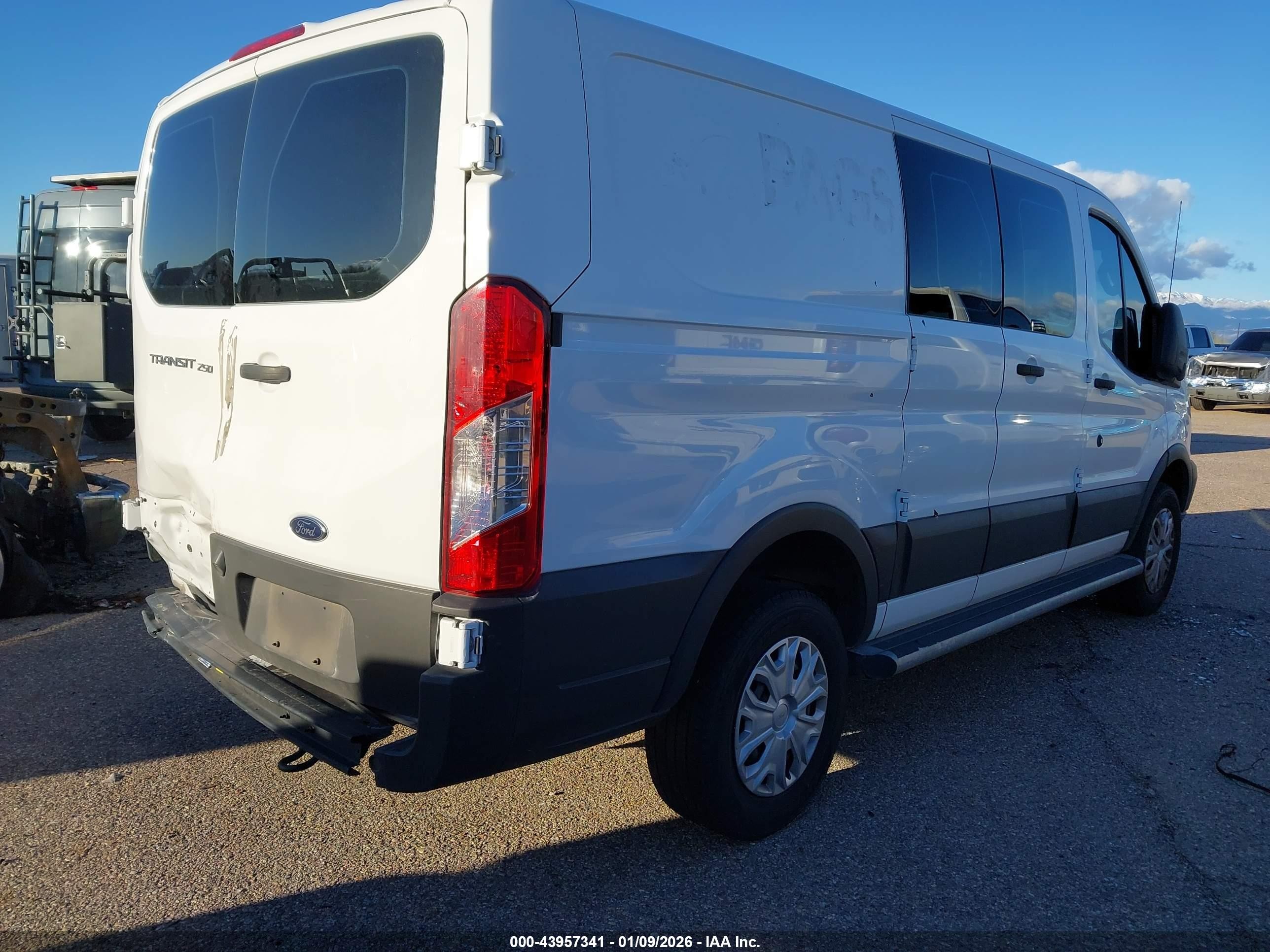2019 Ford Transit-250 VIN 1FTYR1ZM1KKA42690 IAAI salvage auction — Rear End, Salvage (Arizona), sold $4,250 on 2026-07-09 (photo 4)