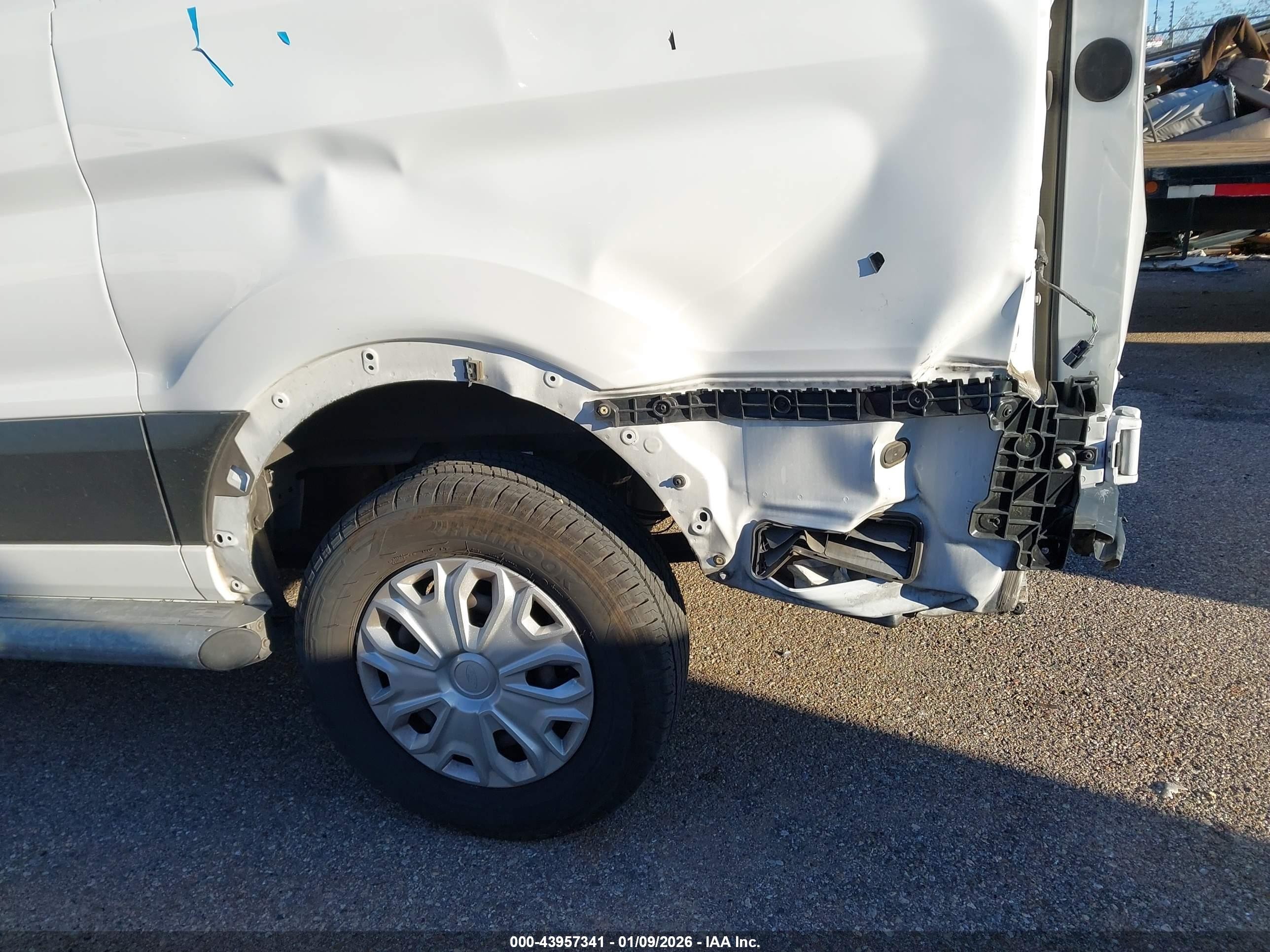 2019 Ford Transit-250 VIN 1FTYR1ZM1KKA42690 IAAI salvage auction — Rear End, Salvage (Arizona), sold $4,250 on 2026-07-09 (photo 6)