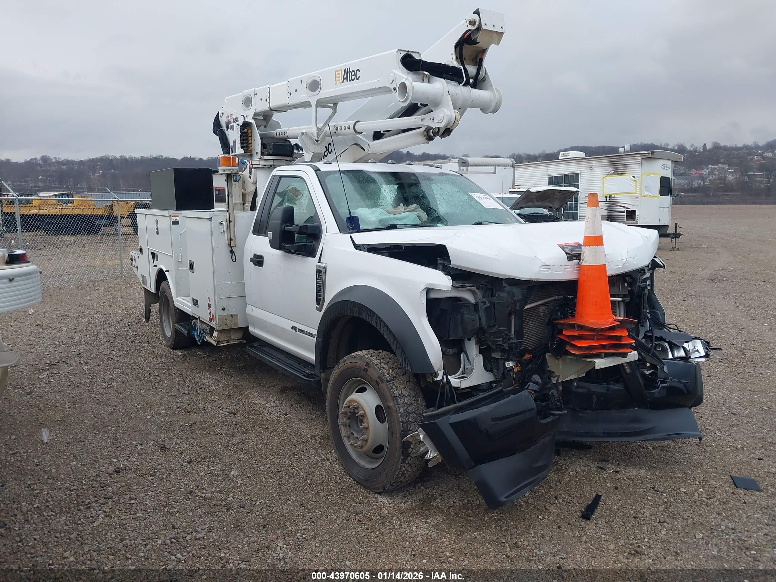 2022 Ford F-550 Chassis VIN 1FDUF5HT5NDA00986 — IAAI salvage auction photo