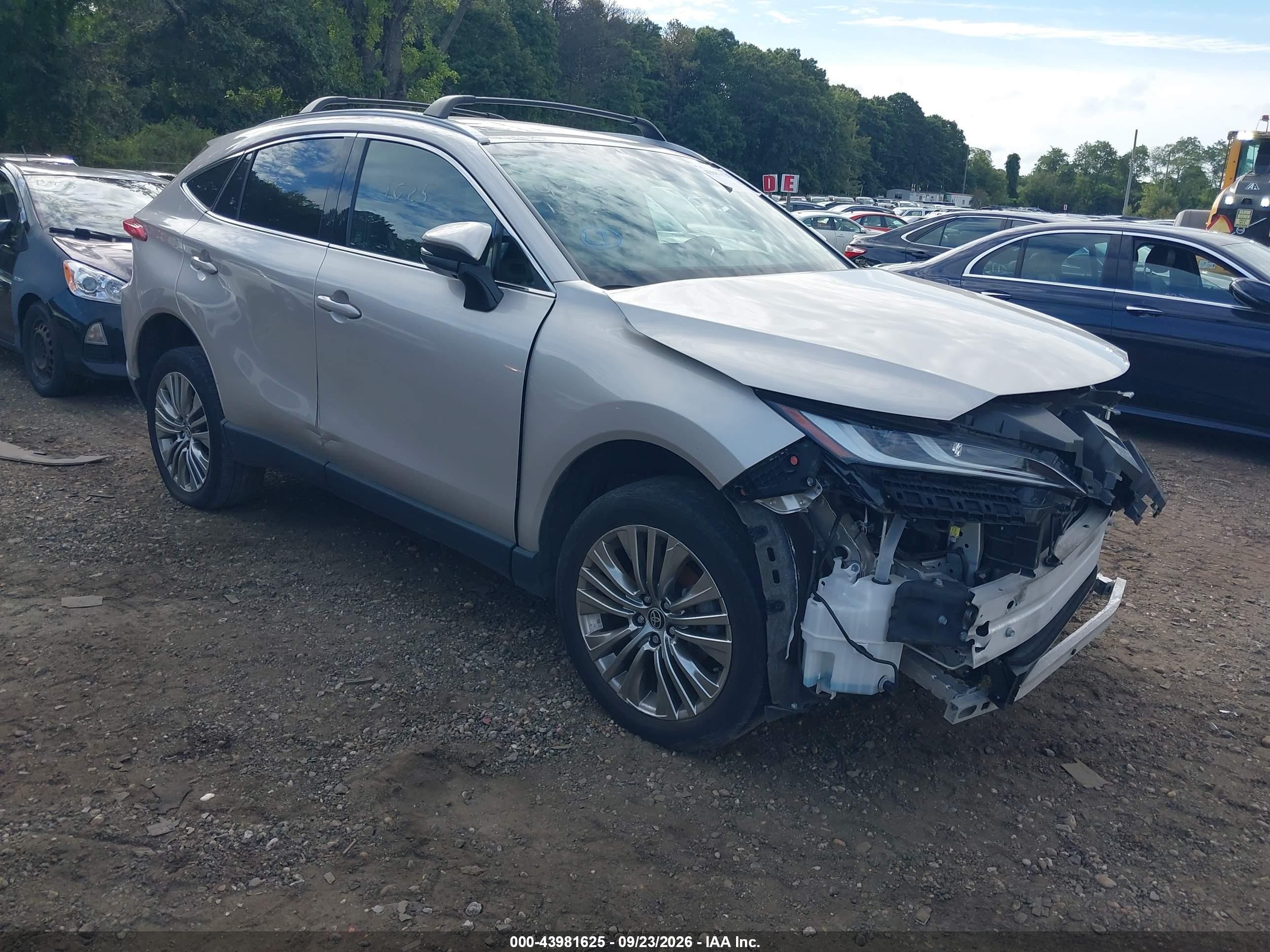 2024 Toyota Venza VIN JTEAAAAH6RJ184214 — IAAI salvage auction photo