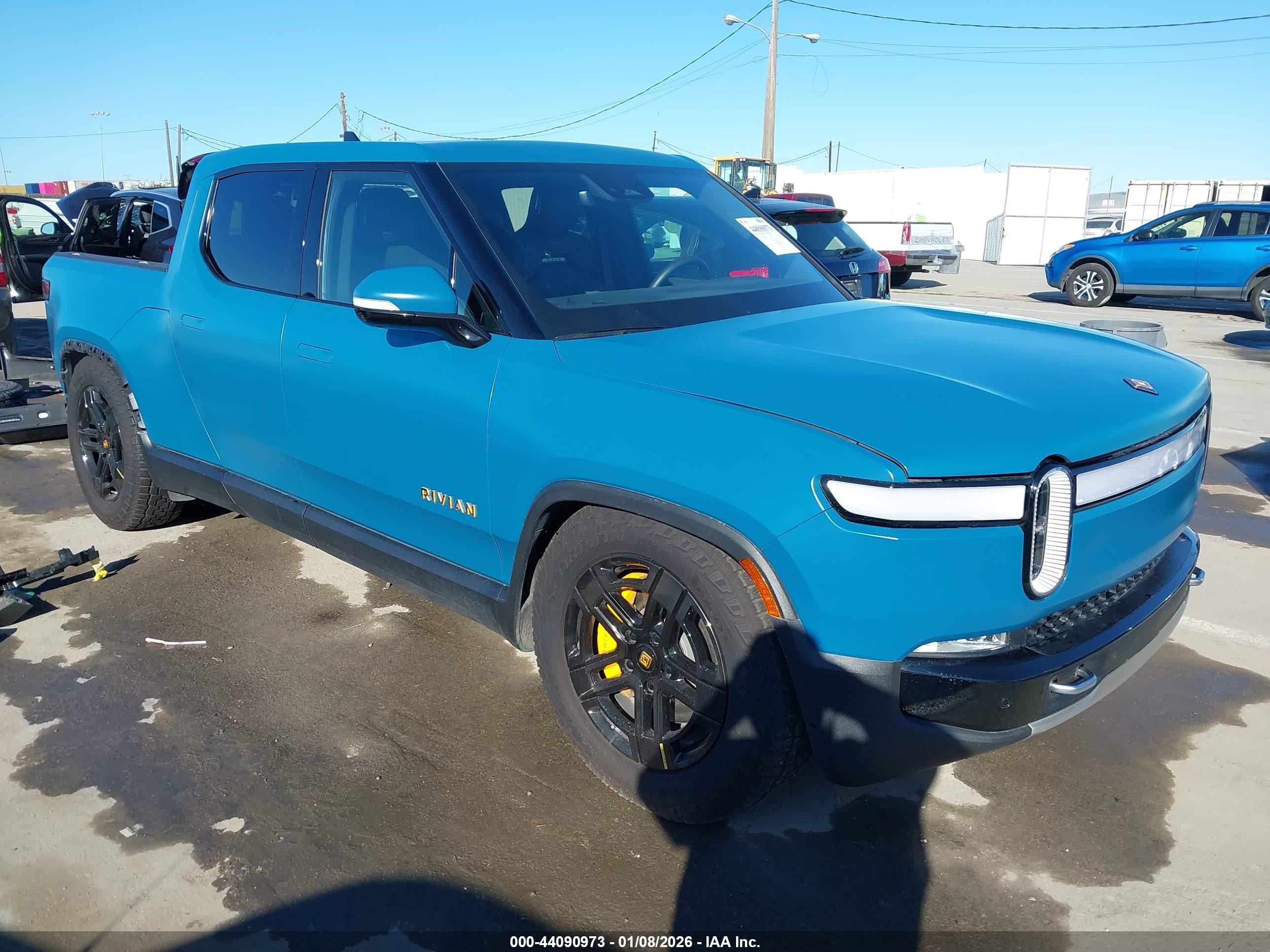 2022 Rivian R1T VIN 7FCTGAAA4NN010721 — IAAI salvage auction photo