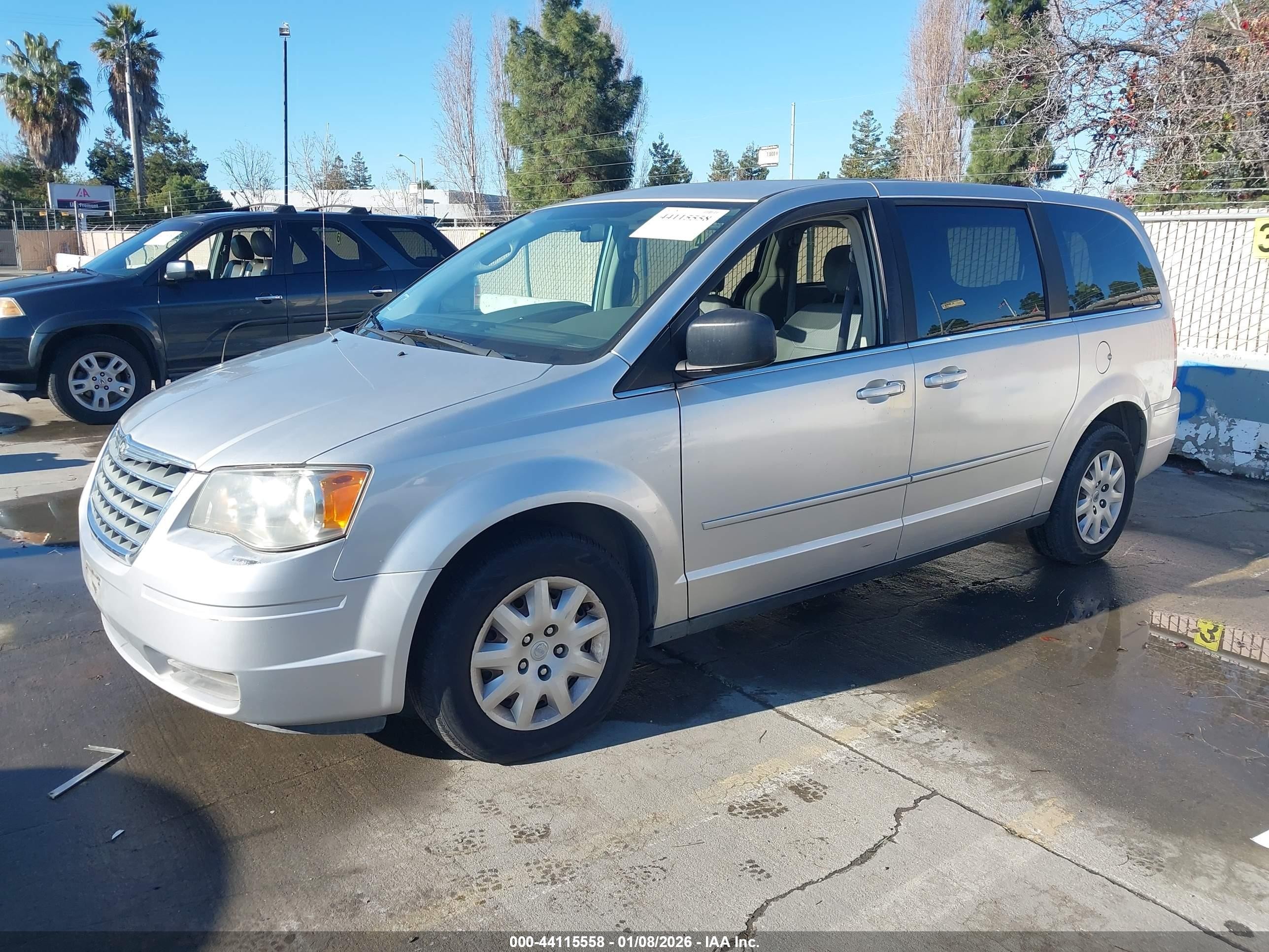 2009 Chrysler Town & Country VIN 2A8HR44E39R514801 IAAI salvage auction — Front End, Clear - Dealer Only (California), sold $525 on 2026-03-02 (photo 2)