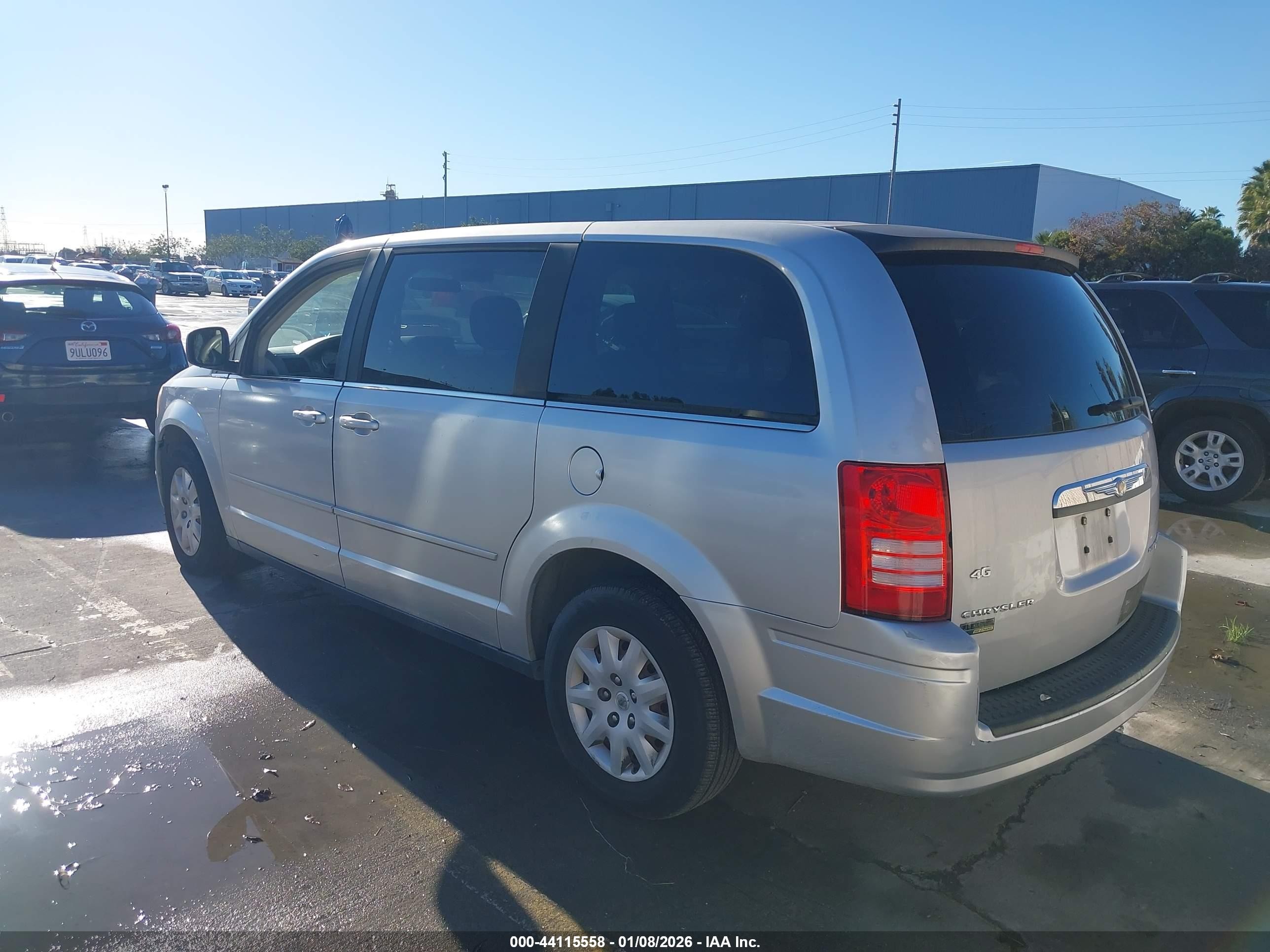 2009 Chrysler Town & Country VIN 2A8HR44E39R514801 IAAI salvage auction — Front End, Clear - Dealer Only (California), sold $525 on 2026-03-02 (photo 3)