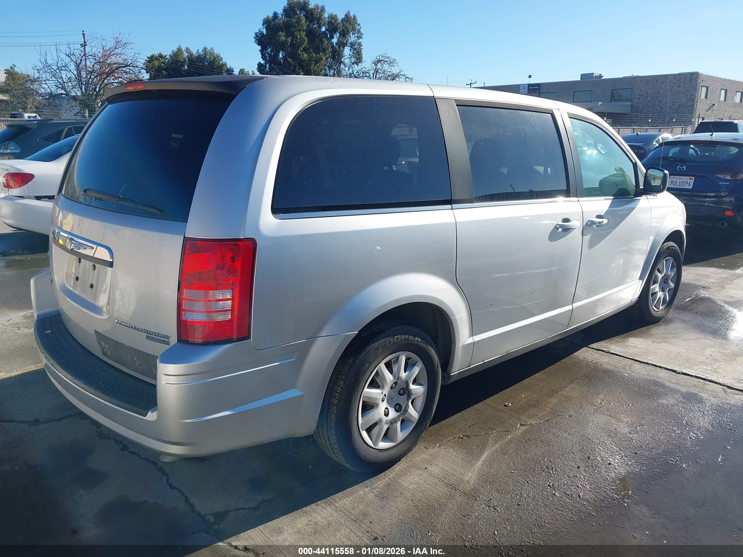 2009 Chrysler Town & country VIN 2A8HR44E39R514801 IAAI salvage auction — Front End, Clear - Dealer Only (California), sold $525 on 2026-03-02 (photo 4)