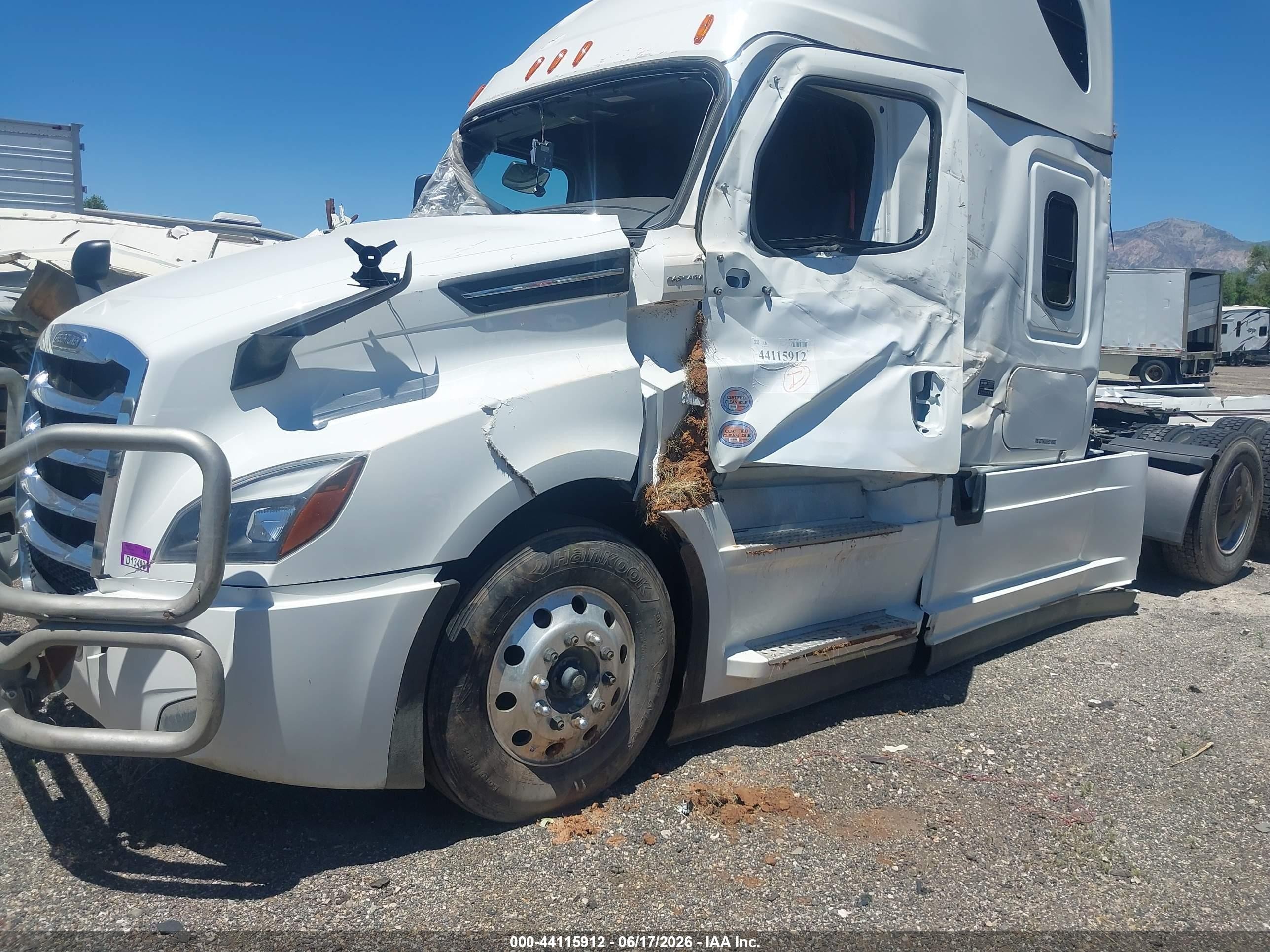 2026 Freightliner New Cascadia 126 VIN 3AKJHHDR4TSWR4731 — IAAI salvage auction photo