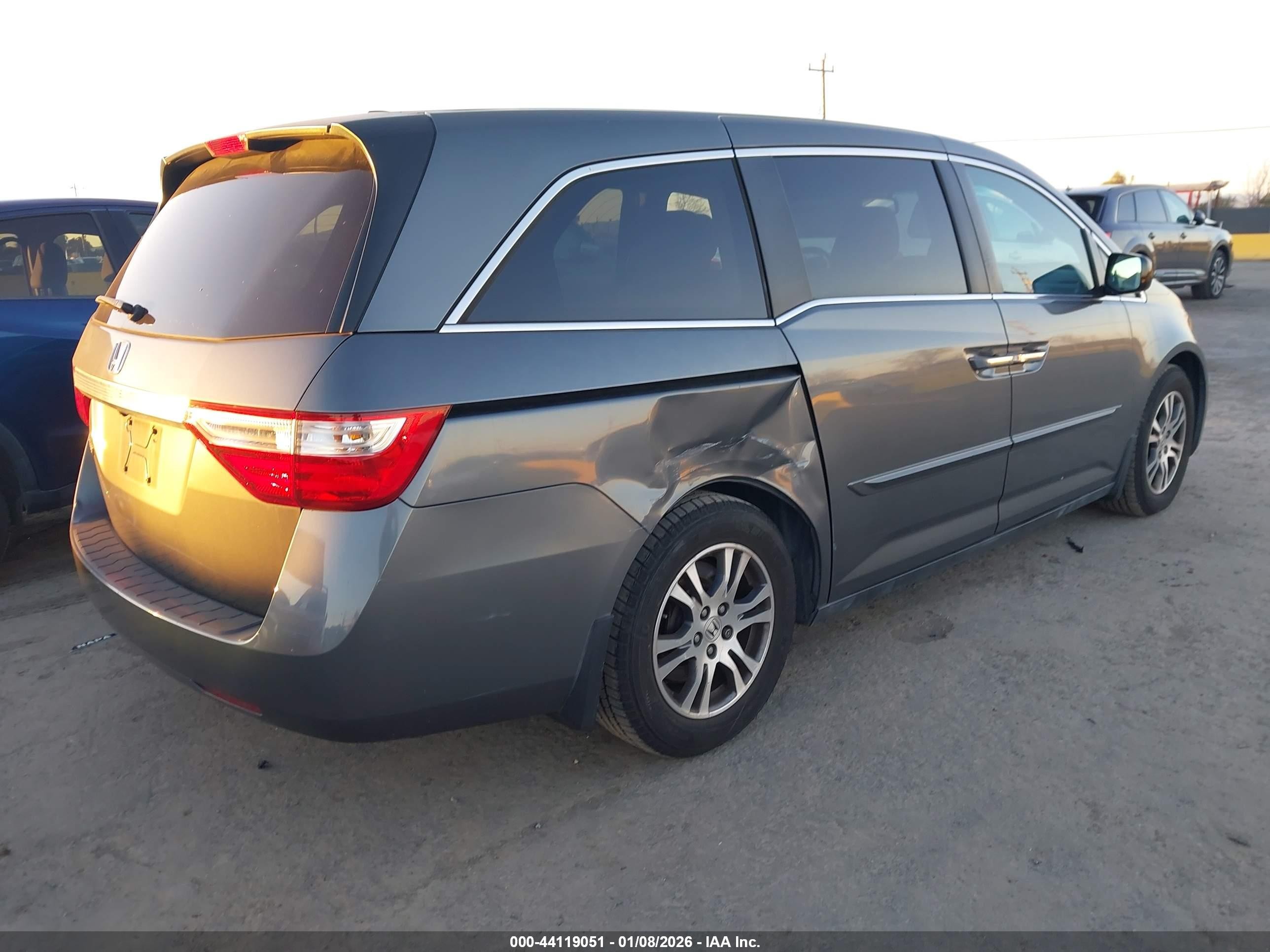 2012 Honda Odyssey VIN 5FNRL5H69CB100530 IAAI salvage auction — Rear End, Salvage (California), sold $3,200 on 2026-07-09 (photo 4)