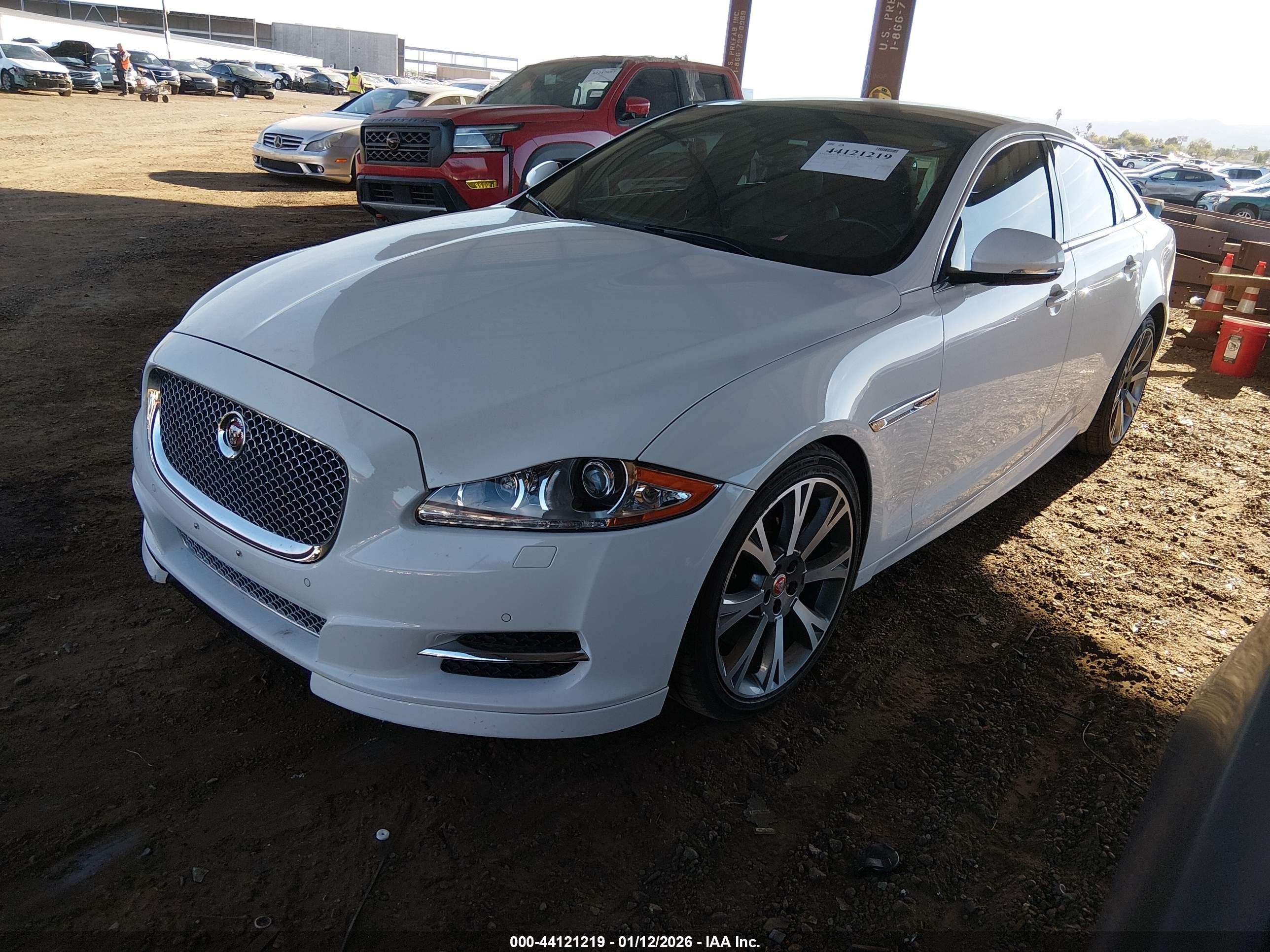 2015 Jaguar Xj VIN SAJWA1CZ8F8V86563 IAAI salvage auction — Front End, Clear-Dealer Only (Arizona), sold $575 on 2026-04-14 (photo 2)