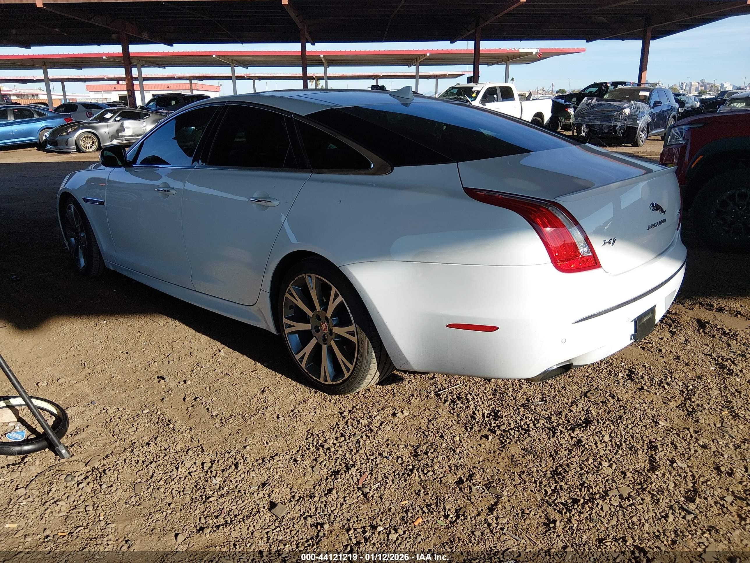 2015 Jaguar Xj VIN SAJWA1CZ8F8V86563 IAAI salvage auction — Front End, Clear-Dealer Only (Arizona), sold $575 on 2026-04-14 (photo 3)