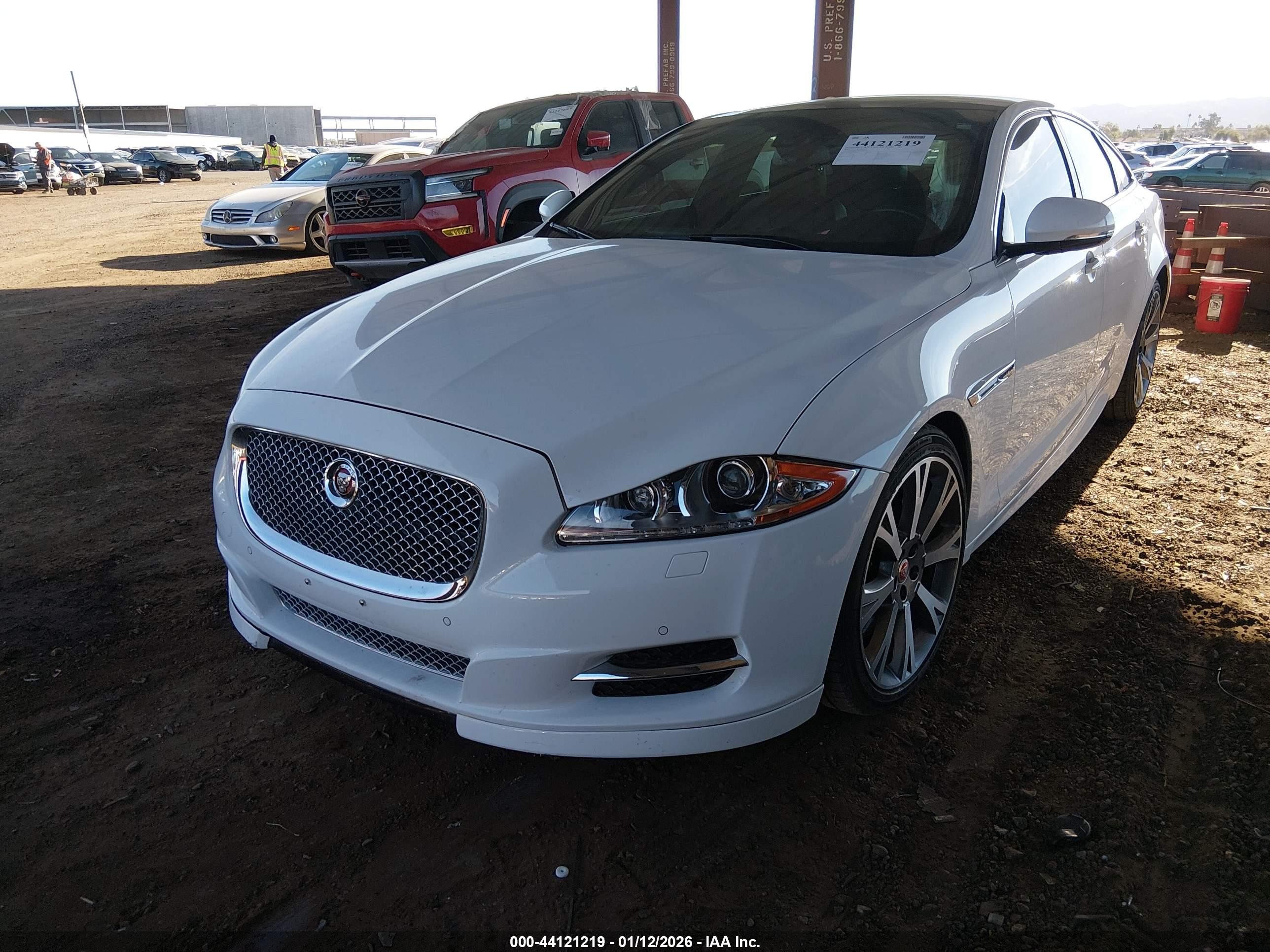 2015 Jaguar Xj VIN SAJWA1CZ8F8V86563 IAAI salvage auction — Front End, Clear-Dealer Only (Arizona), sold $575 on 2026-04-14 (photo 6)