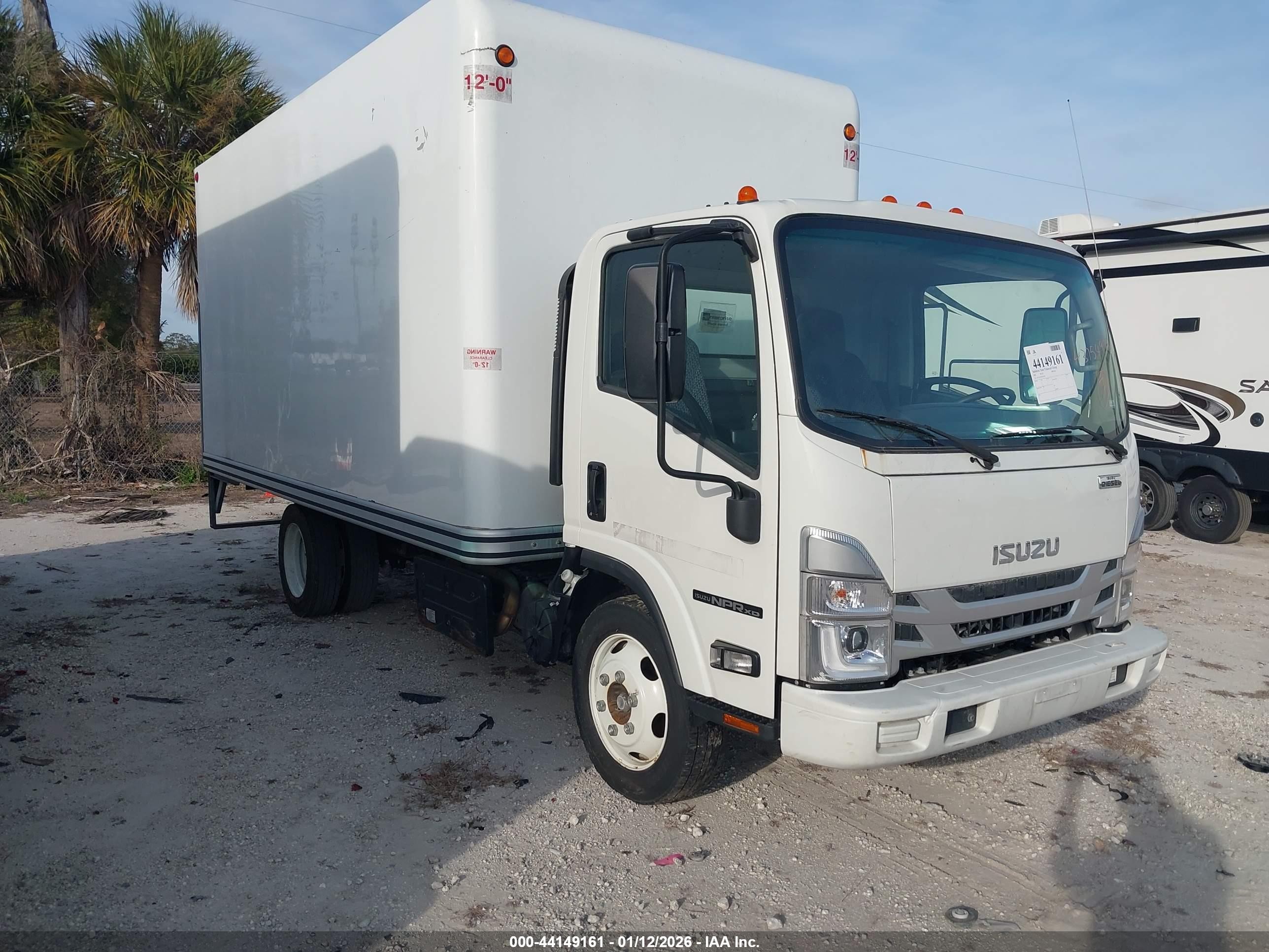 2023 Isuzu NPR VIN JALC4W164P7K03528 IAAI salvage auction — Engine Damage, Clear (Maryland), sold $6,500 on 2026-02-25 (photo 1)