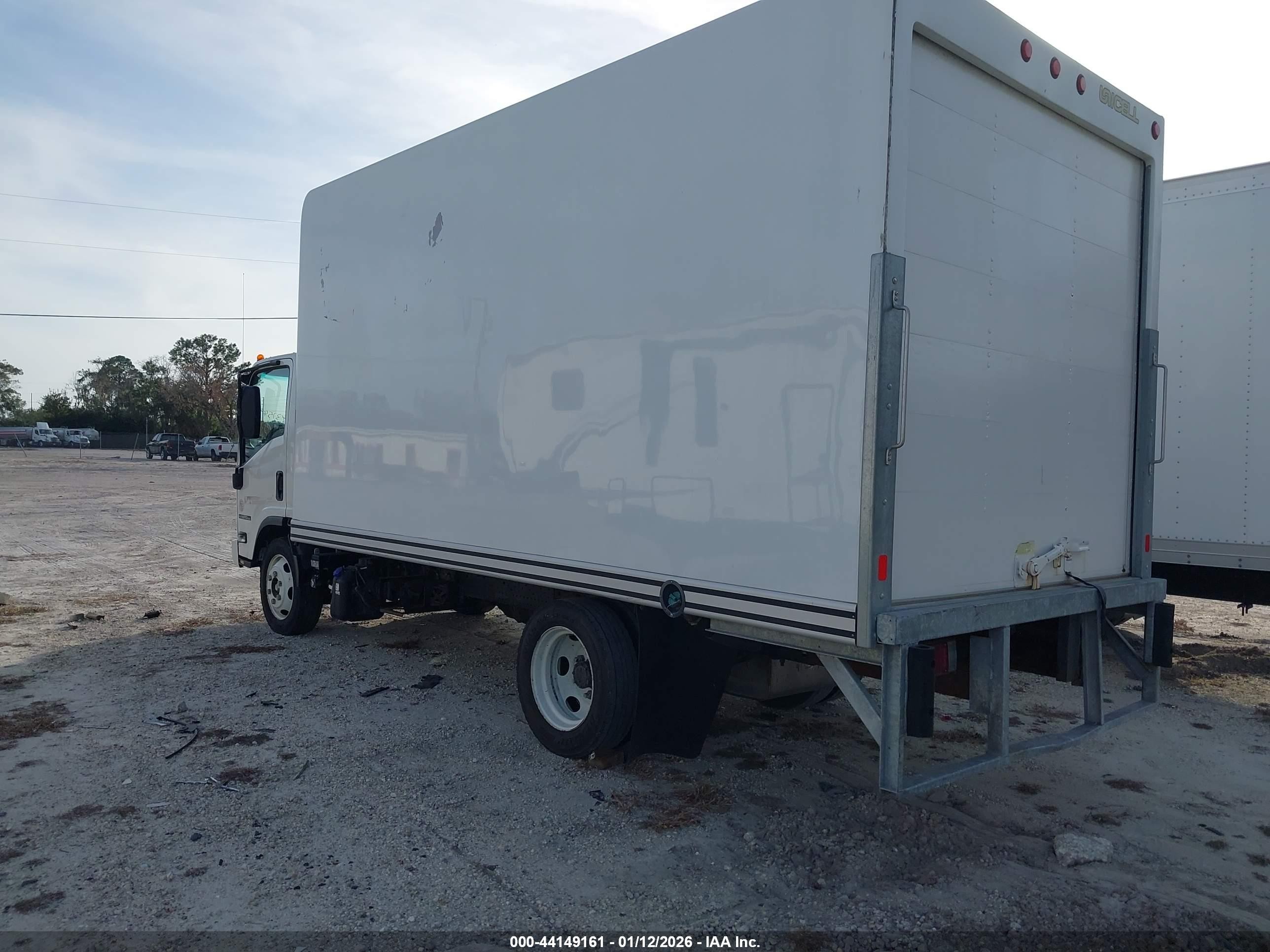 2023 Isuzu NPR VIN JALC4W164P7K03528 IAAI salvage auction — Engine Damage, Clear (Maryland), sold $6,500 on 2026-02-25 (photo 3)