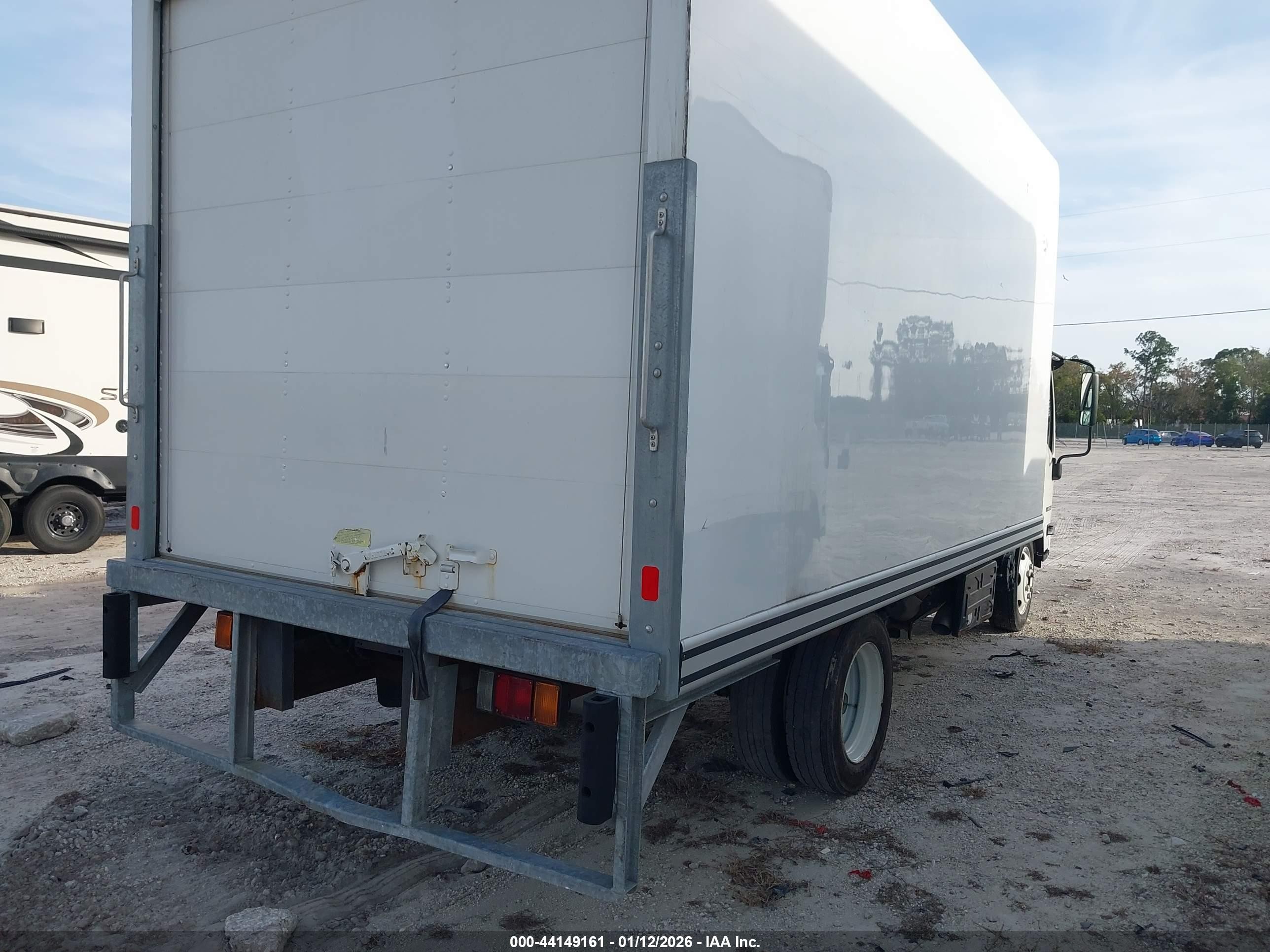 2023 Isuzu NPR VIN JALC4W164P7K03528 IAAI salvage auction — Engine Damage, Clear (Maryland), sold $6,500 on 2026-02-25 (photo 4)